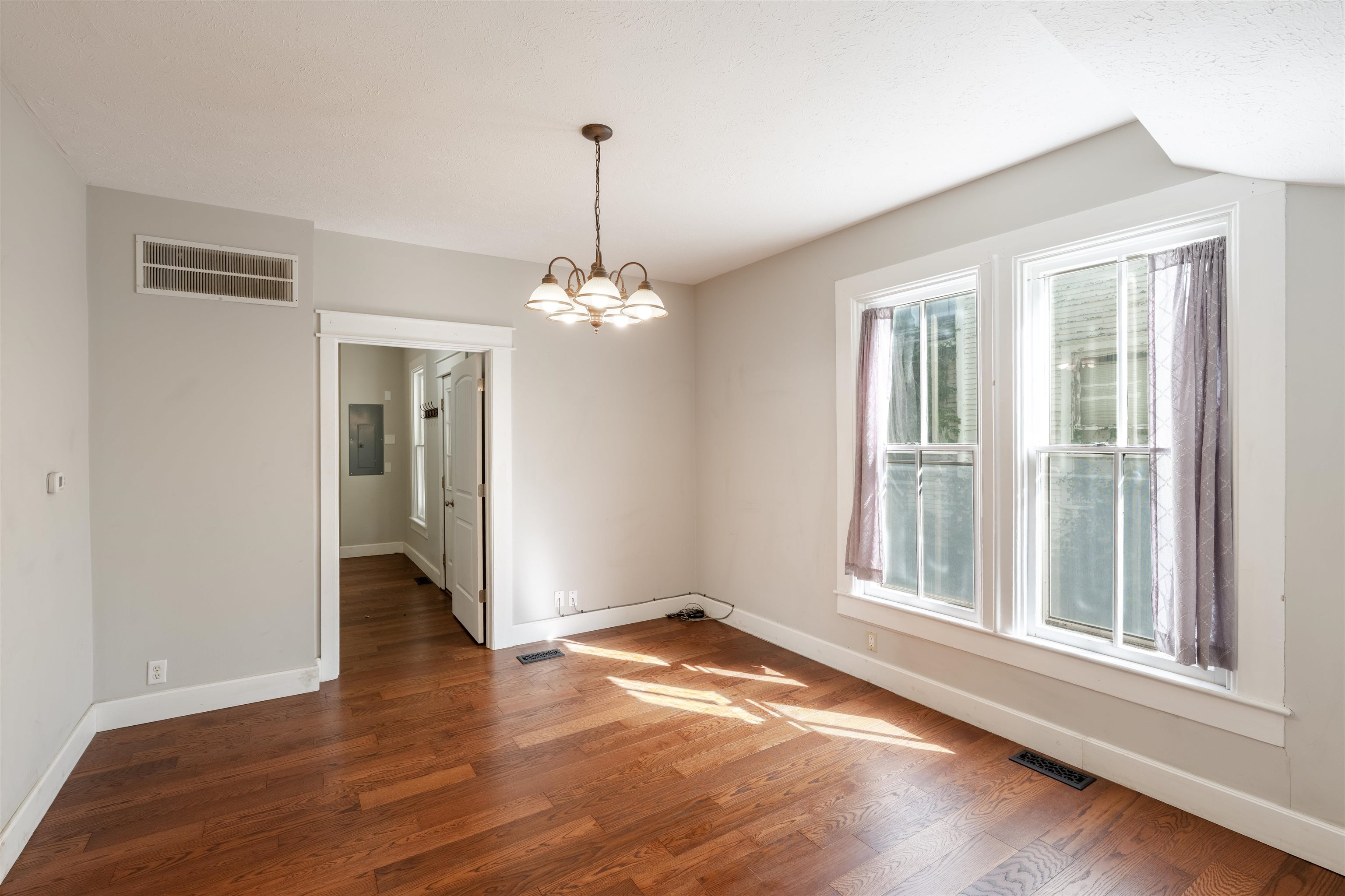706 W Ash Street Property Photo 6