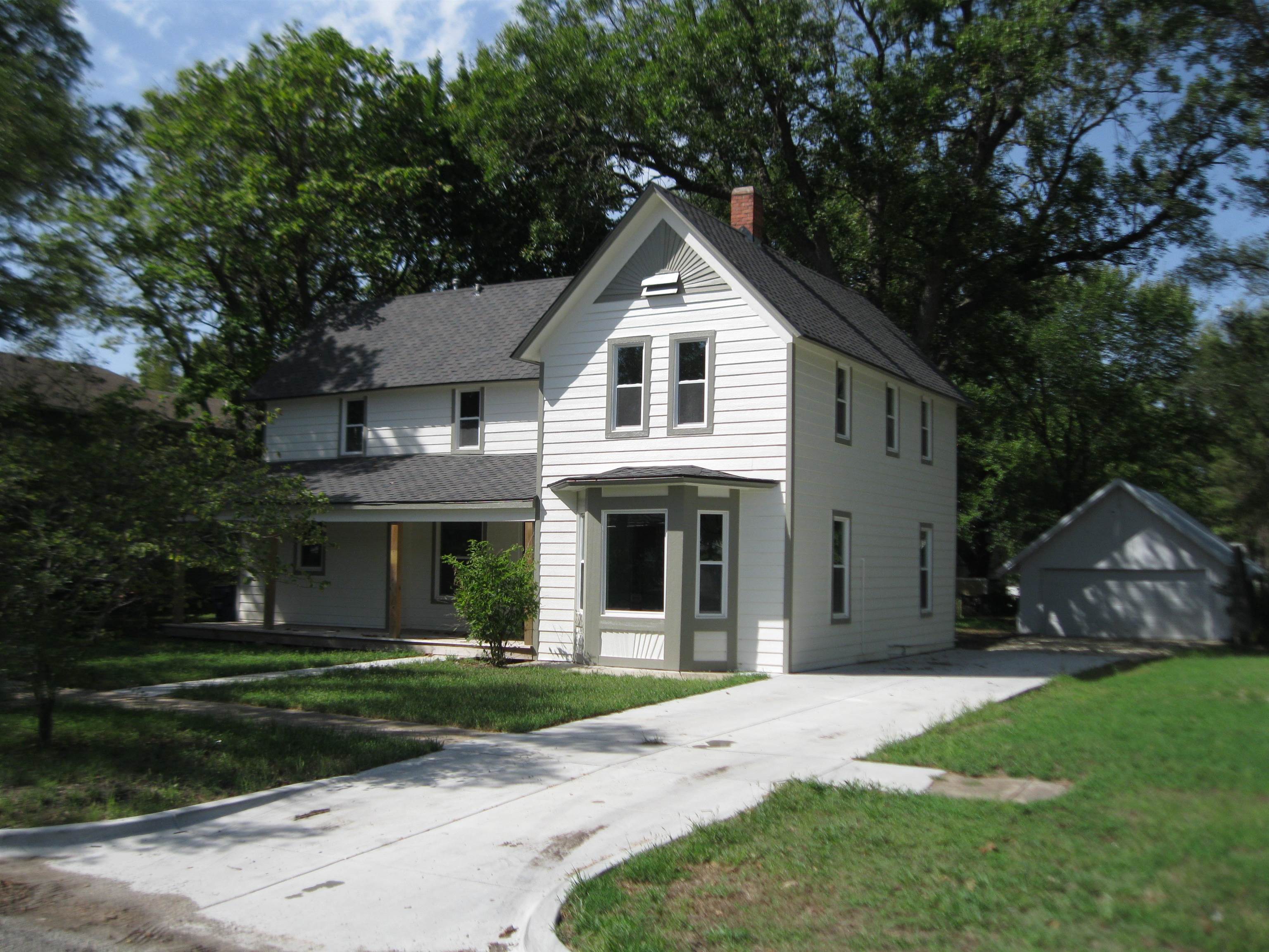 209 N Oak Property Photo 1