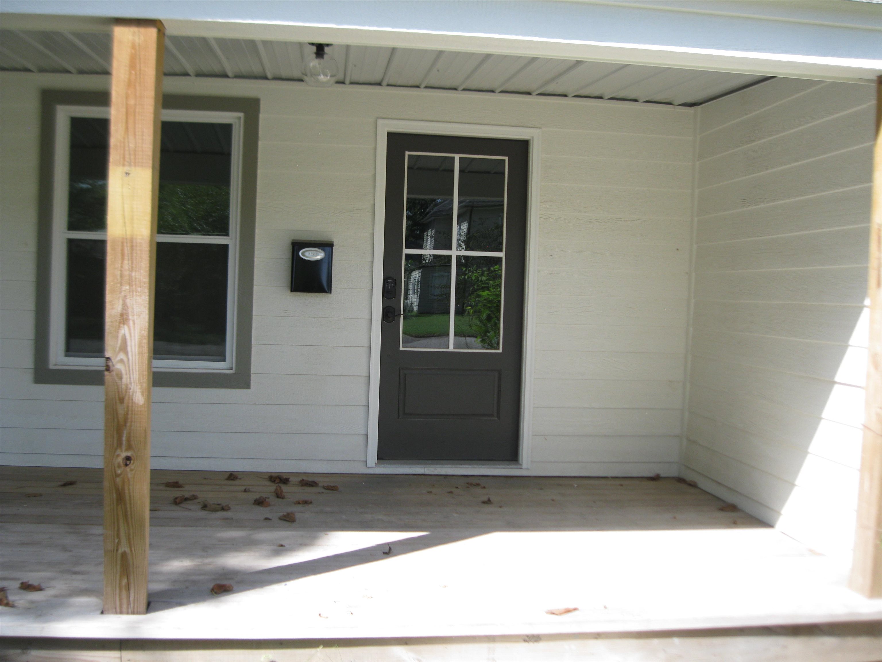 209 N Oak Property Photo 2