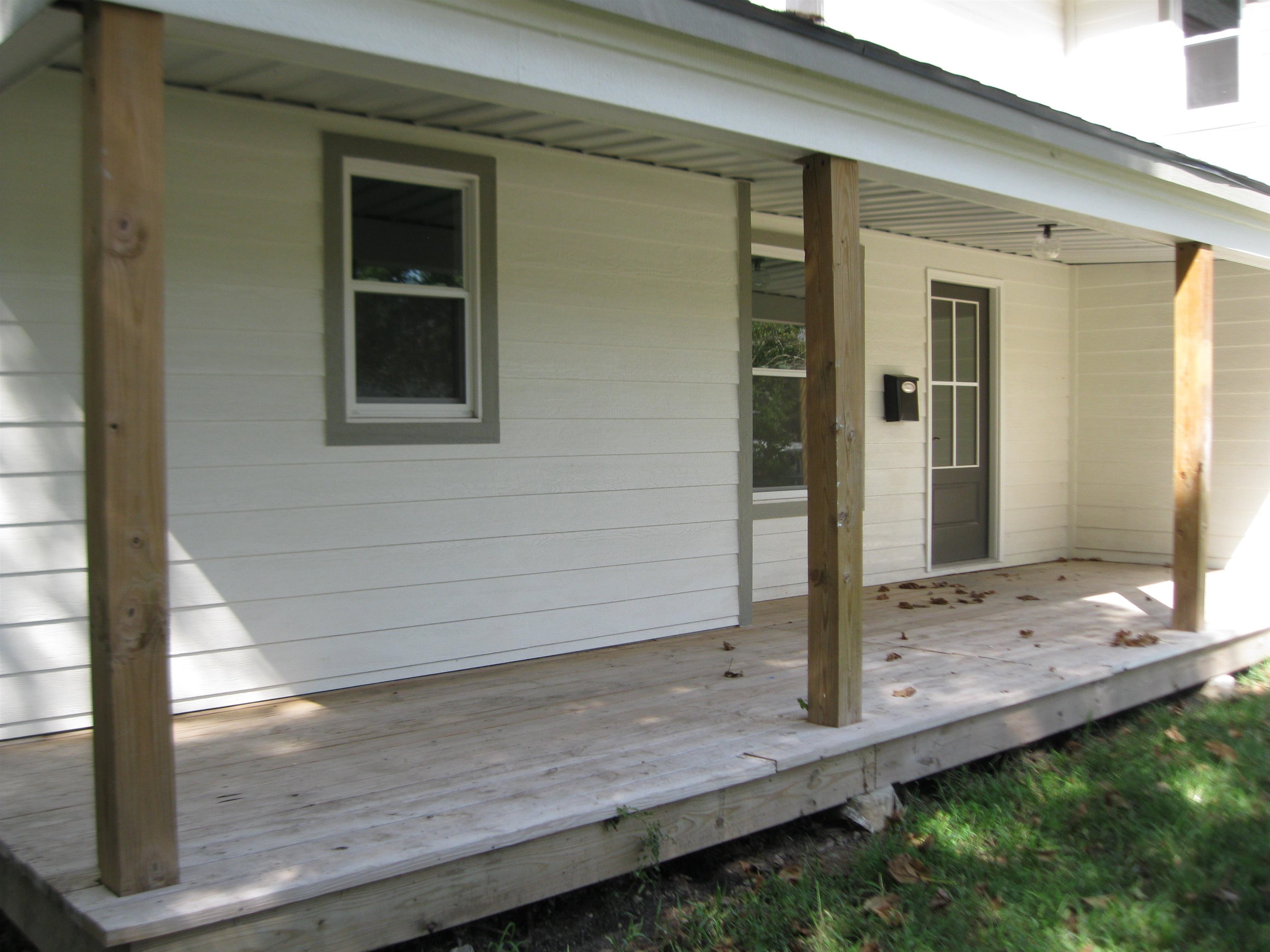 209 N Oak Property Photo 3