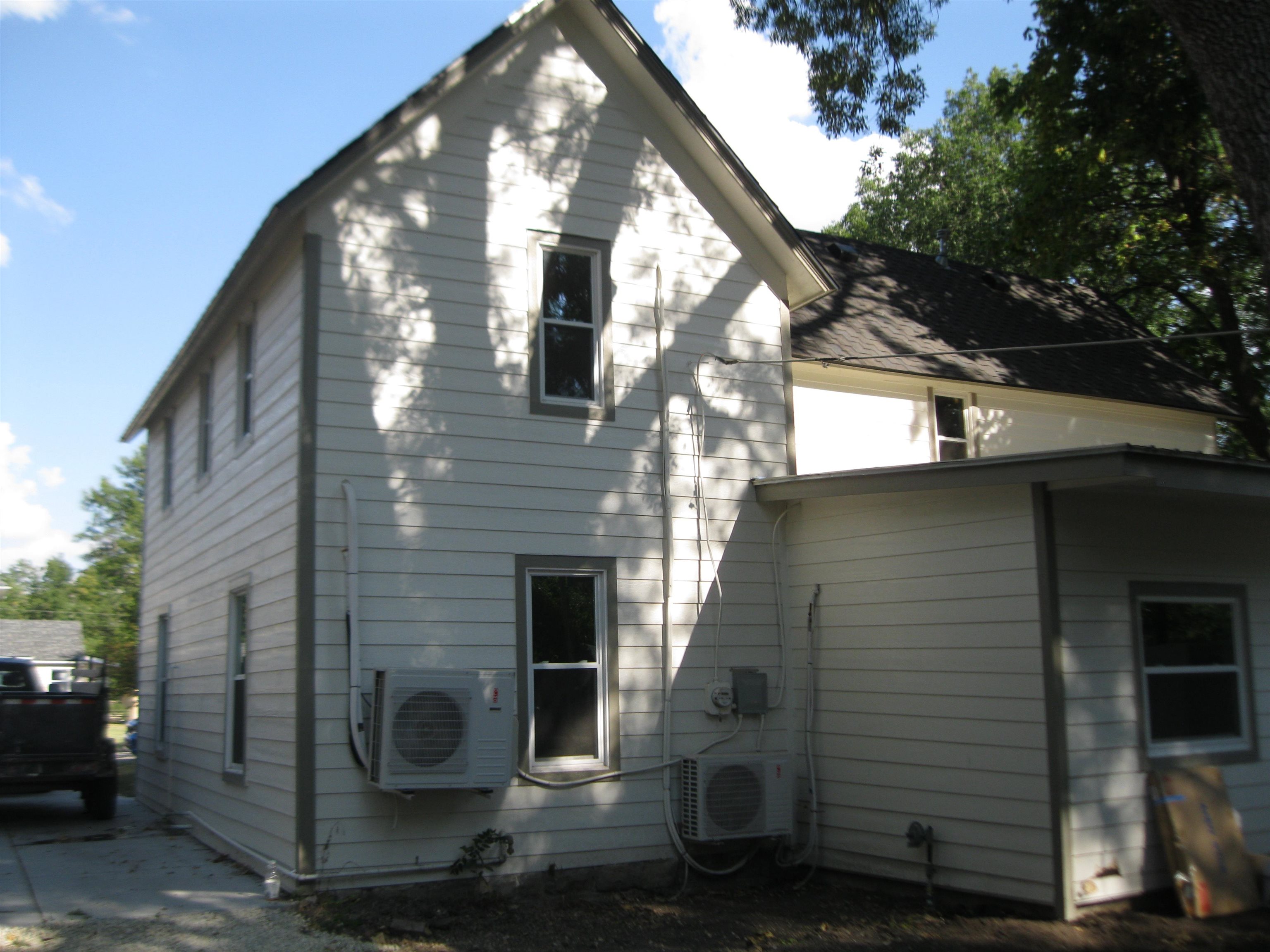 209 N Oak Property Photo 4