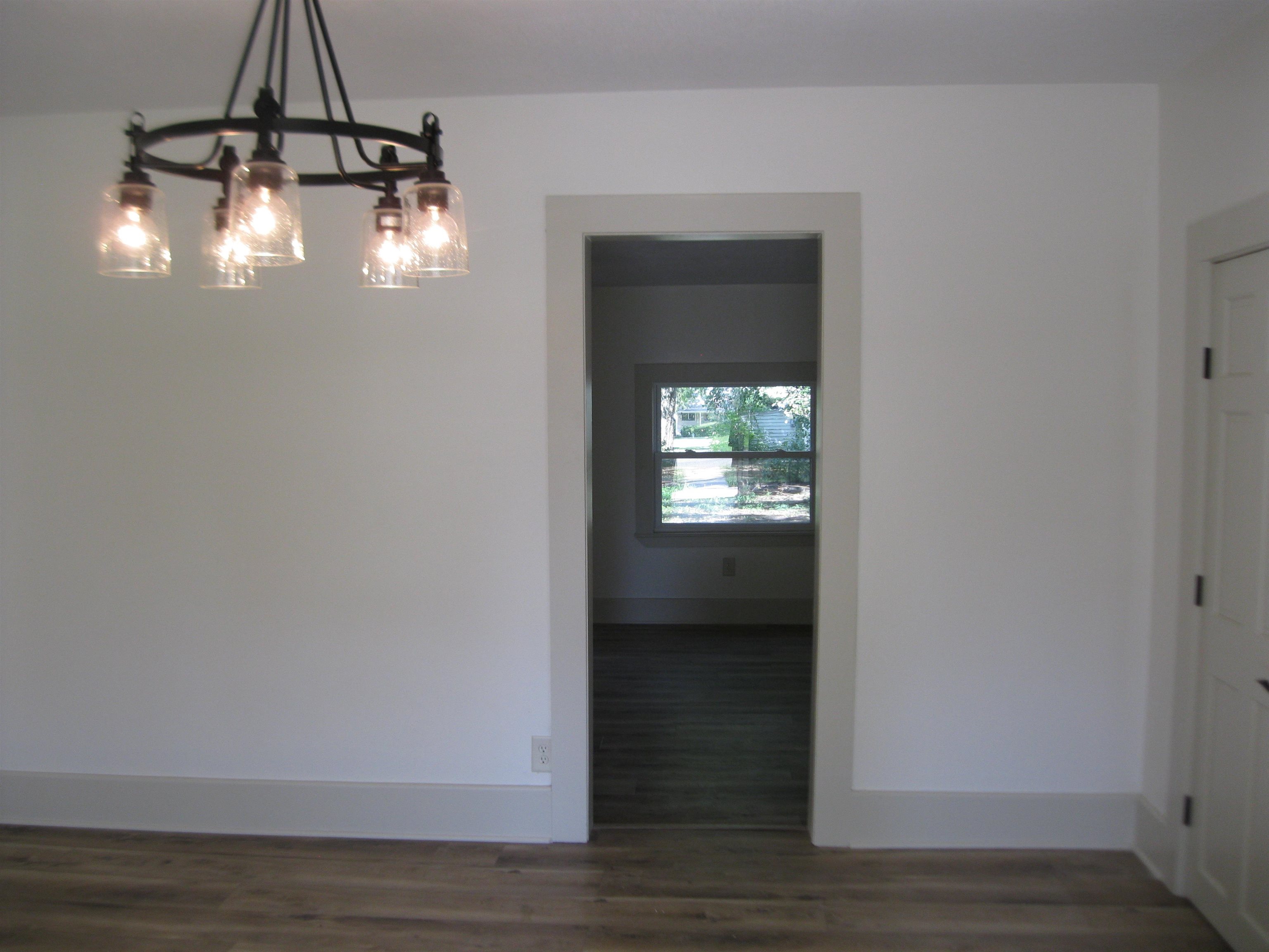 209 N Oak Property Photo 4