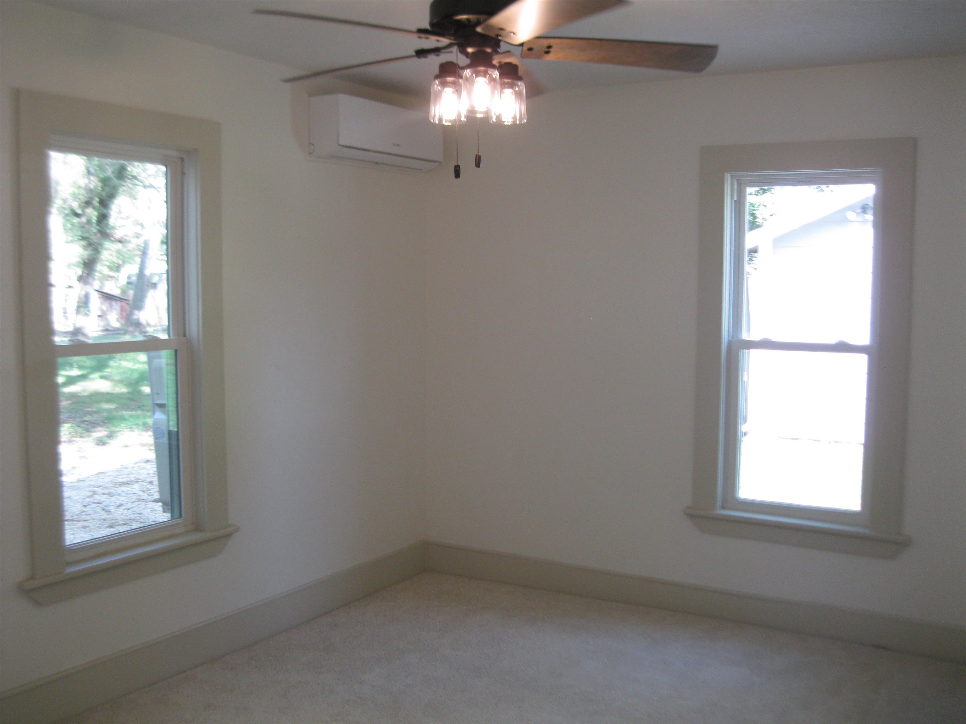 209 N Oak Property Photo 5