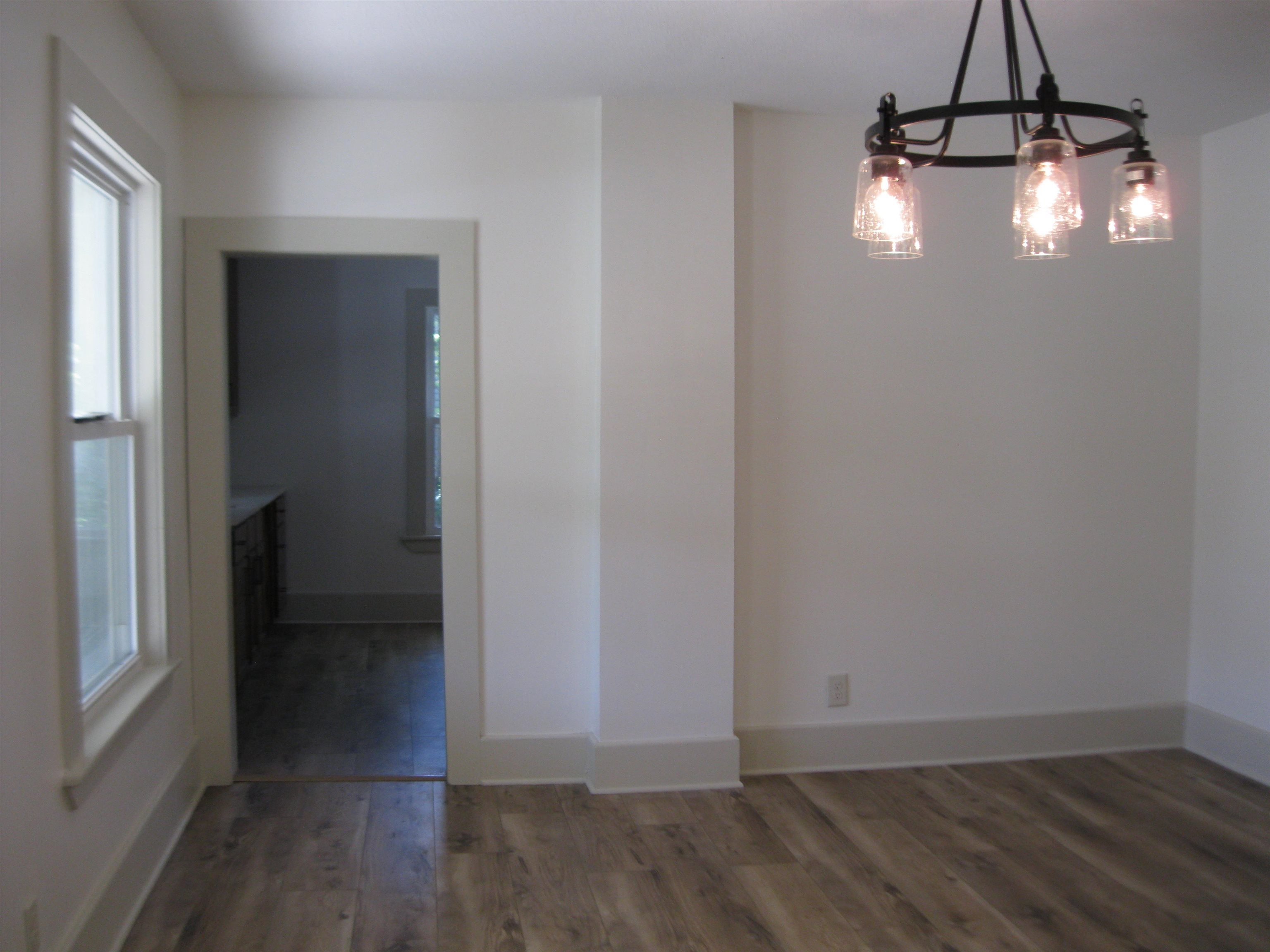 209 N Oak Property Photo 7
