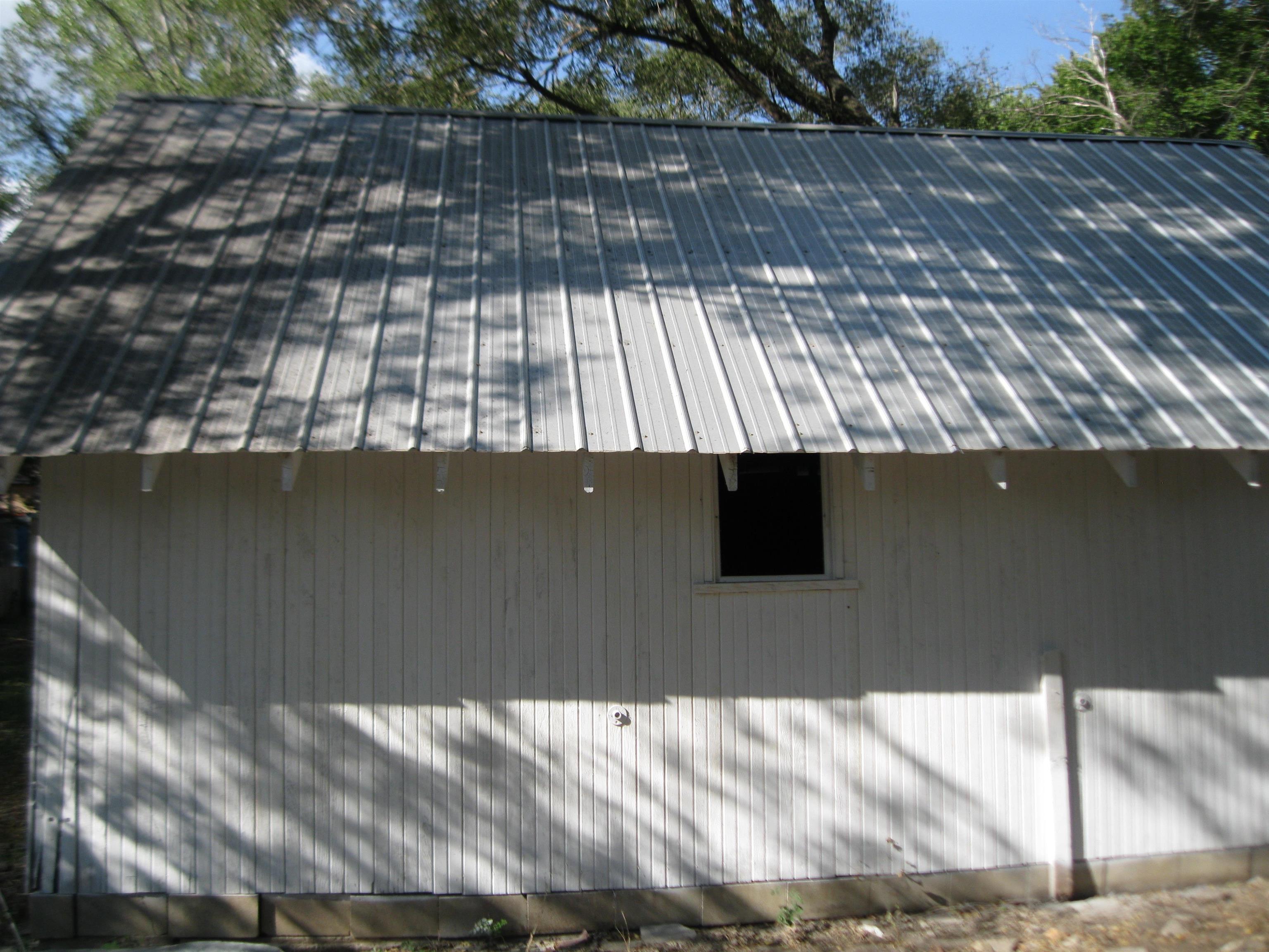 209 N Oak Property Photo 8