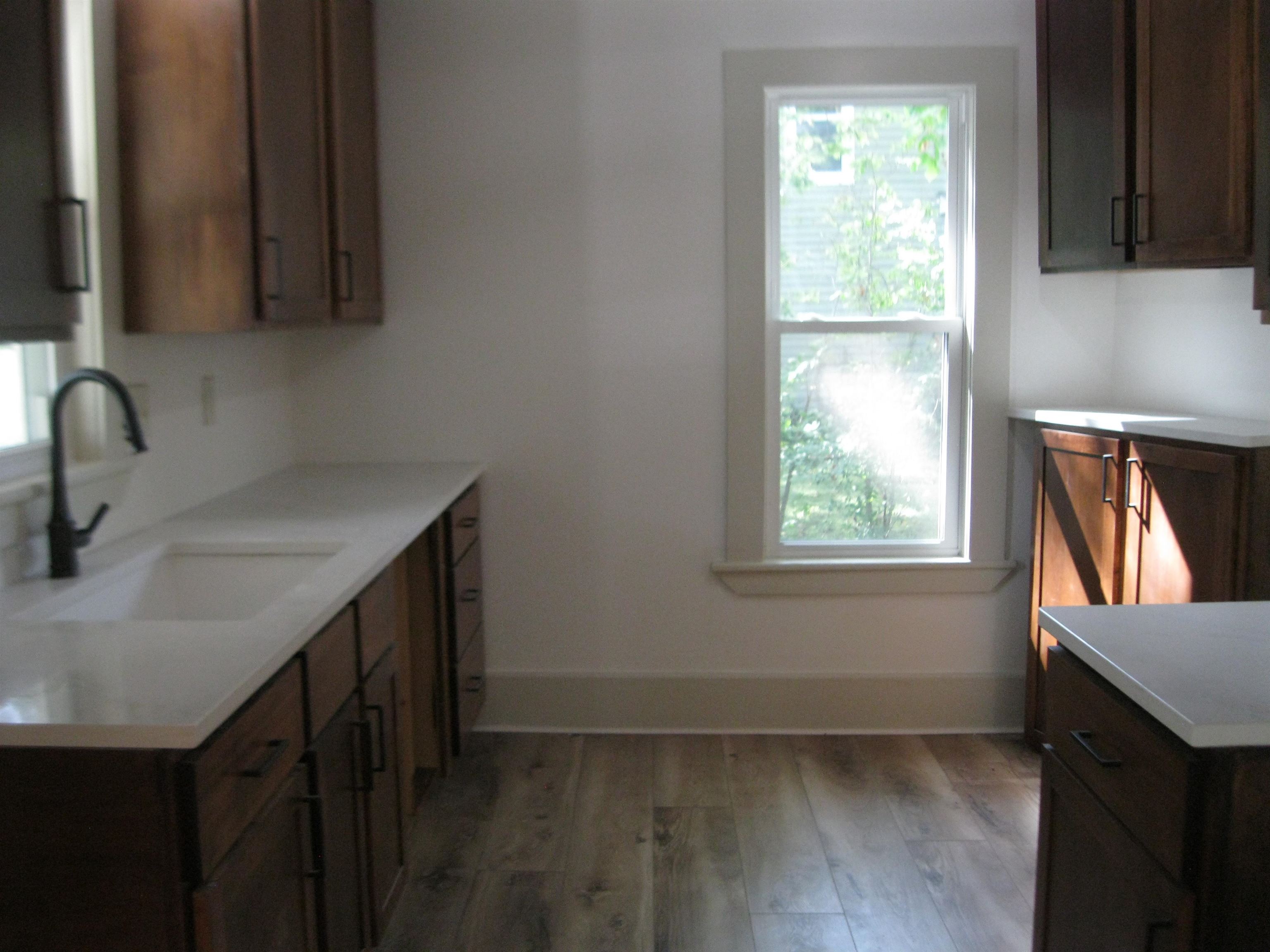 209 N Oak Property Photo 8