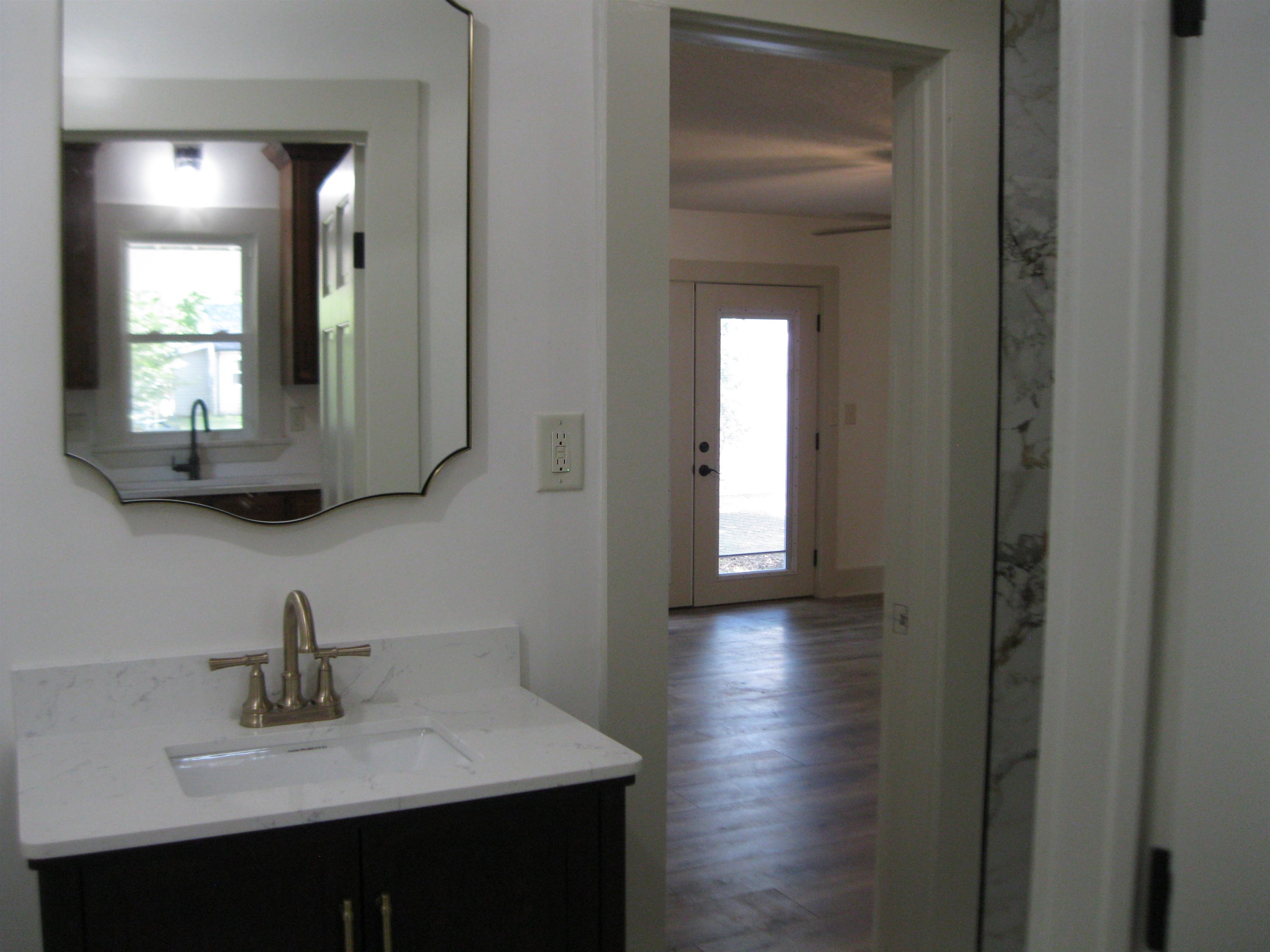 209 N Oak Property Photo 11