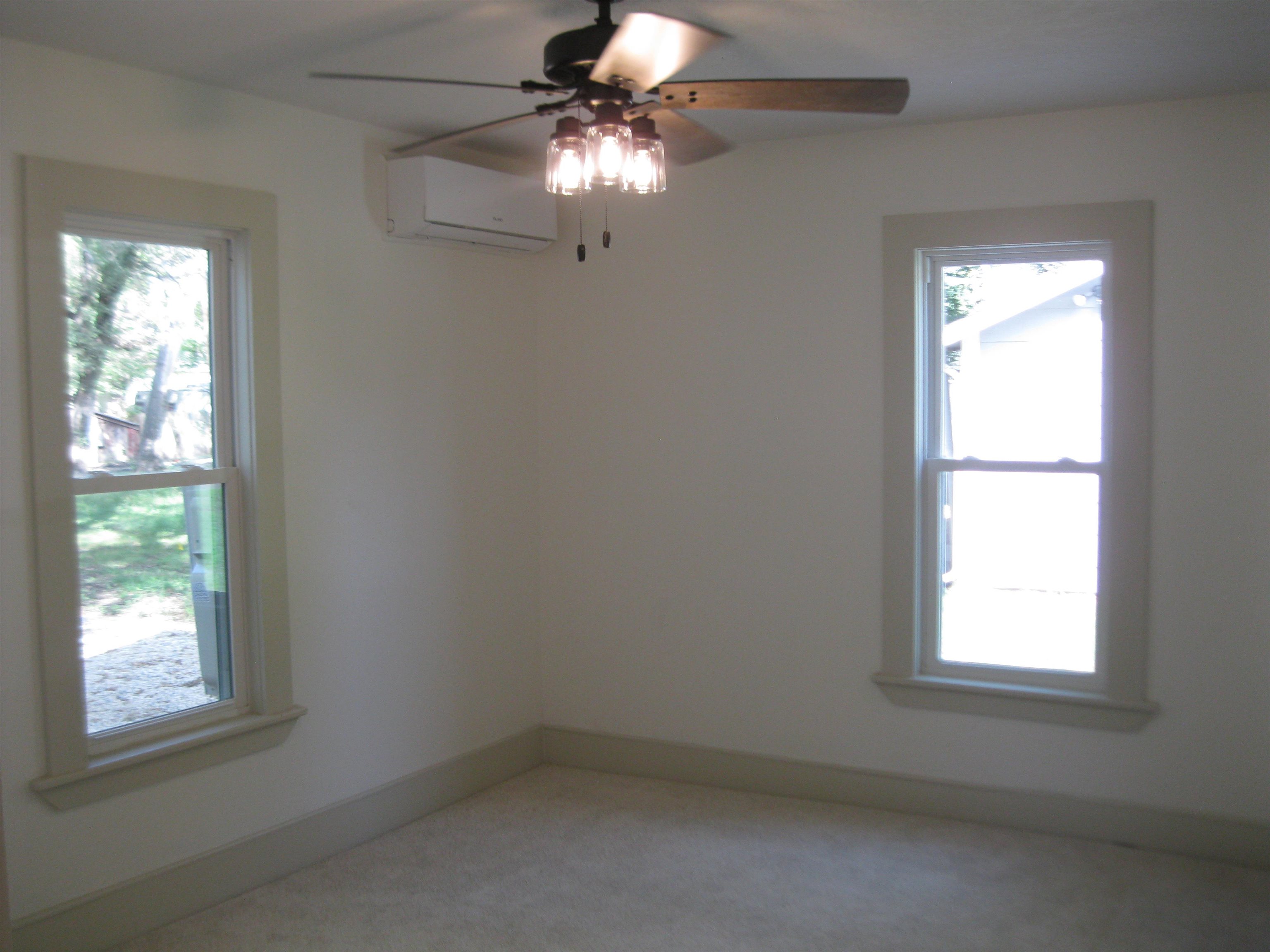 209 N Oak Property Photo 12