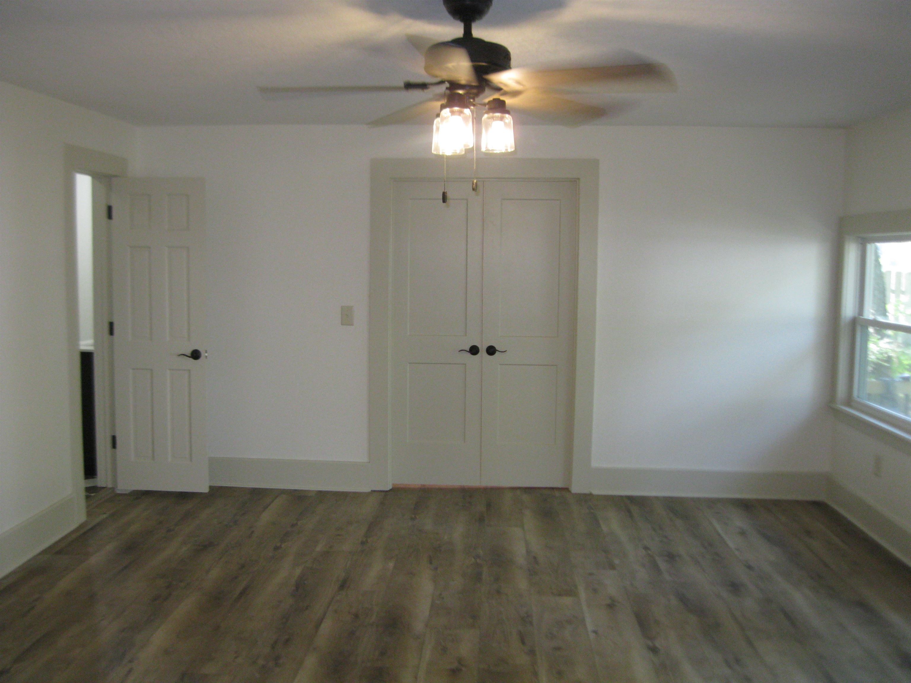 209 N Oak Property Photo 16