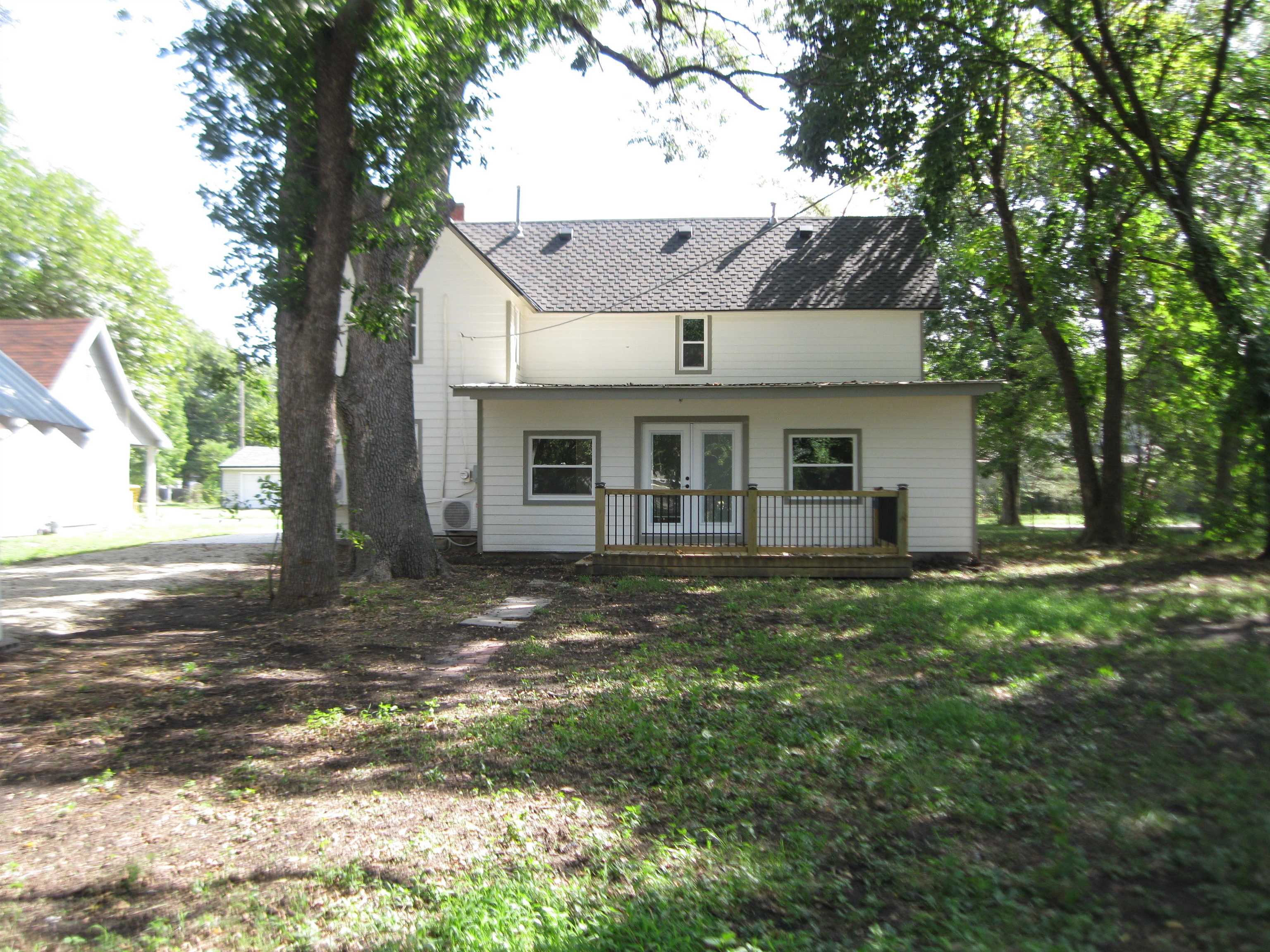209 N Oak Property Photo 31
