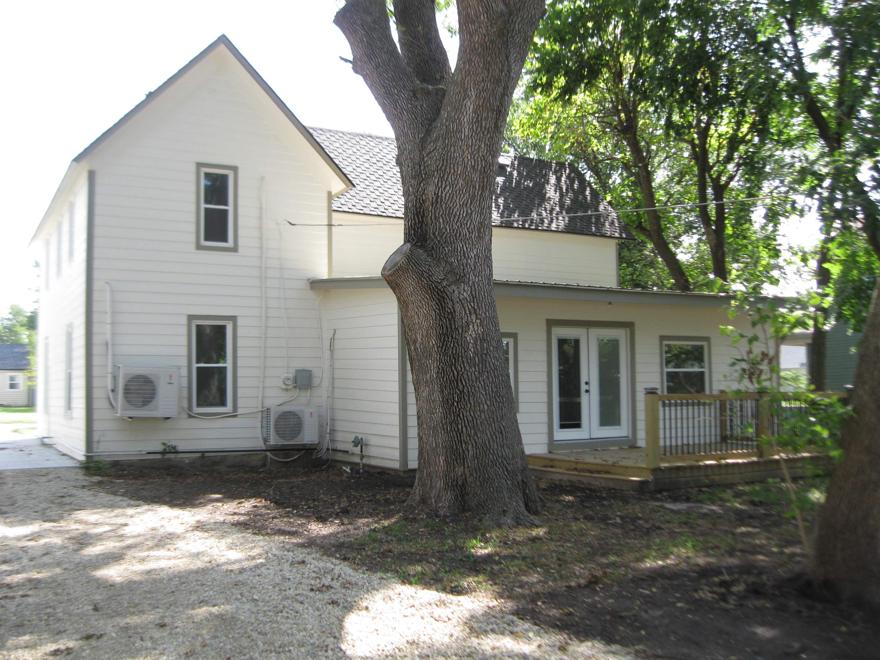 209 N Oak Property Photo 35