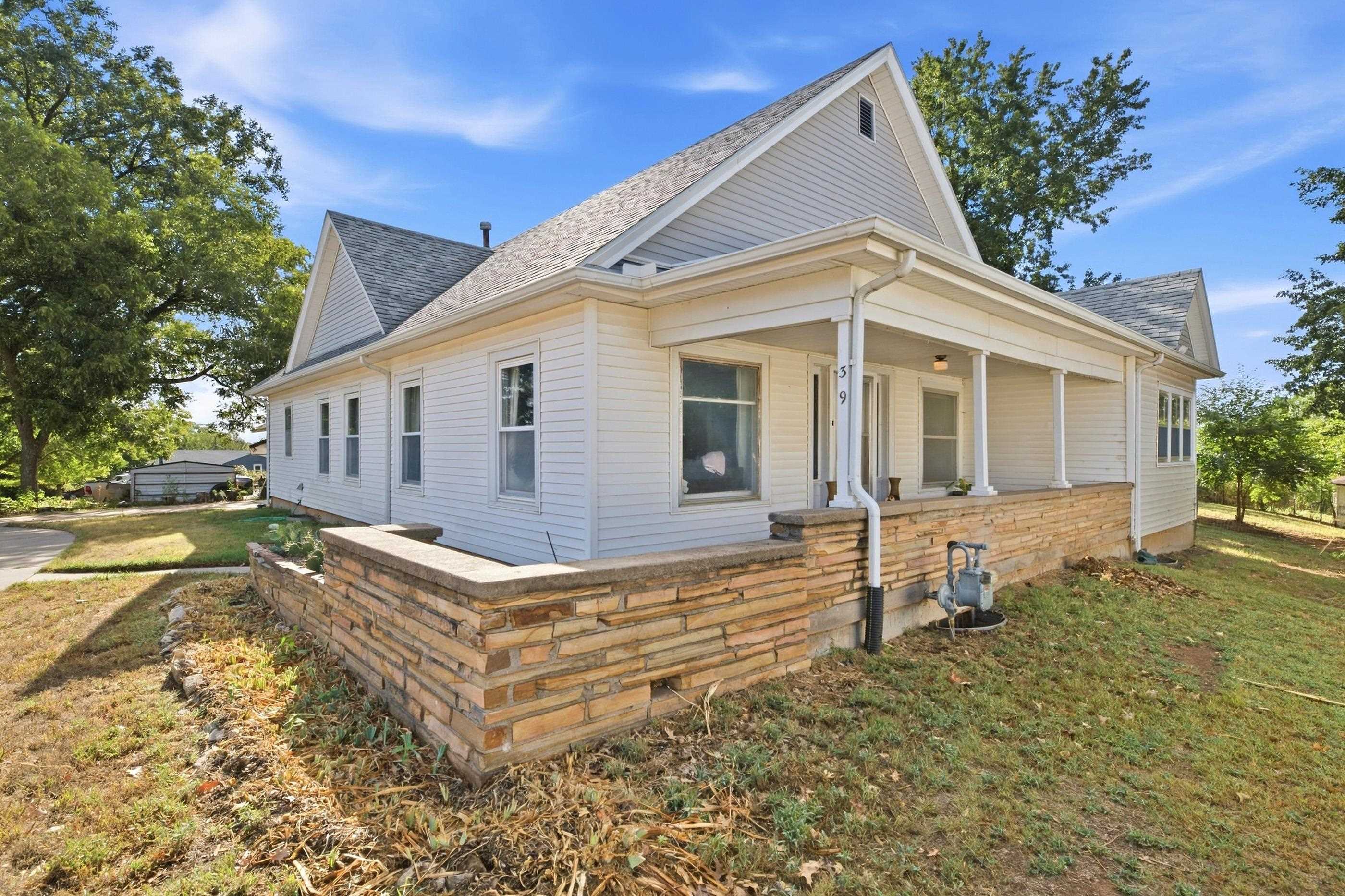 319 E Copeland Property Photo 1