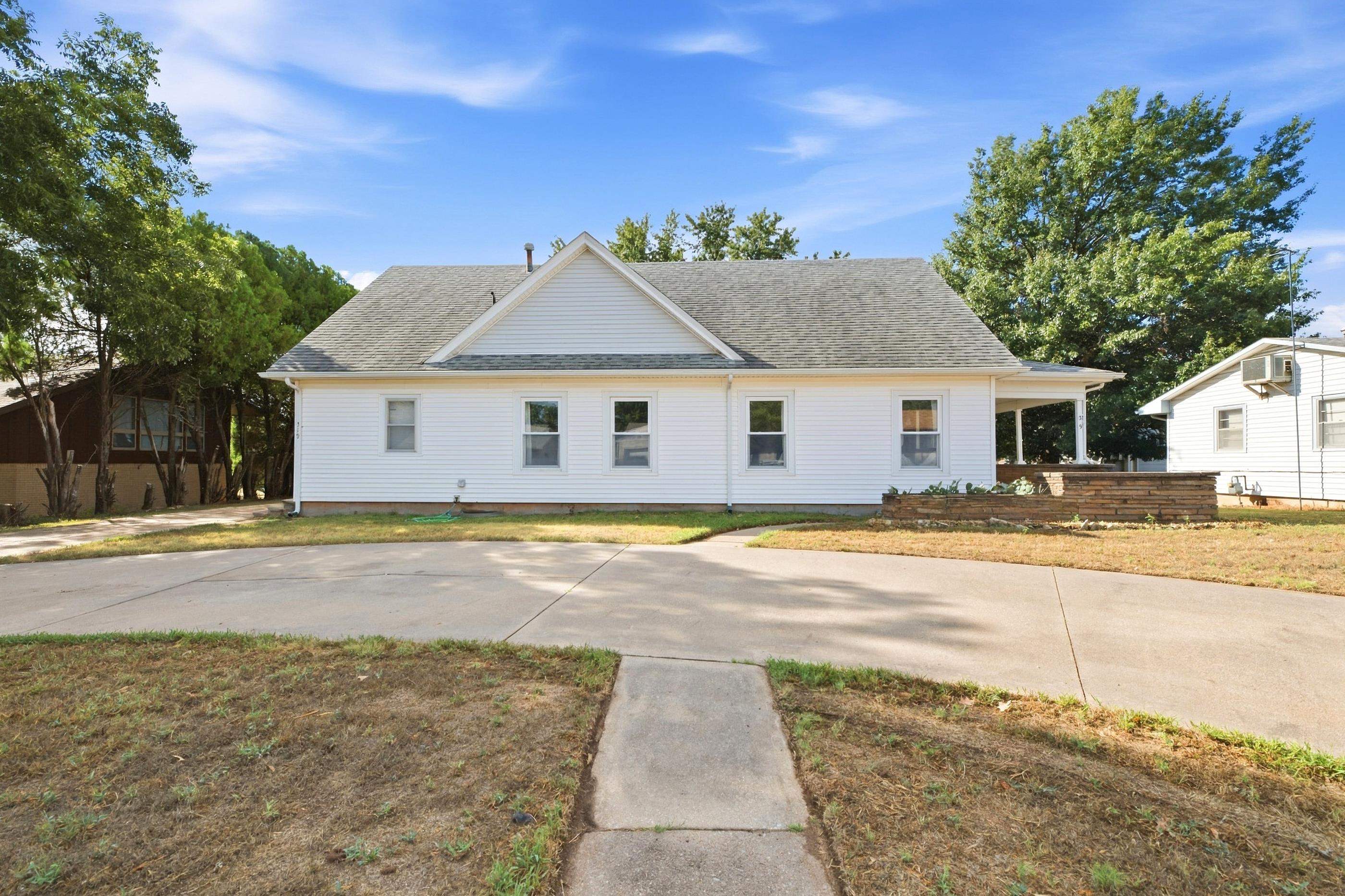 319 E Copeland Property Photo 2
