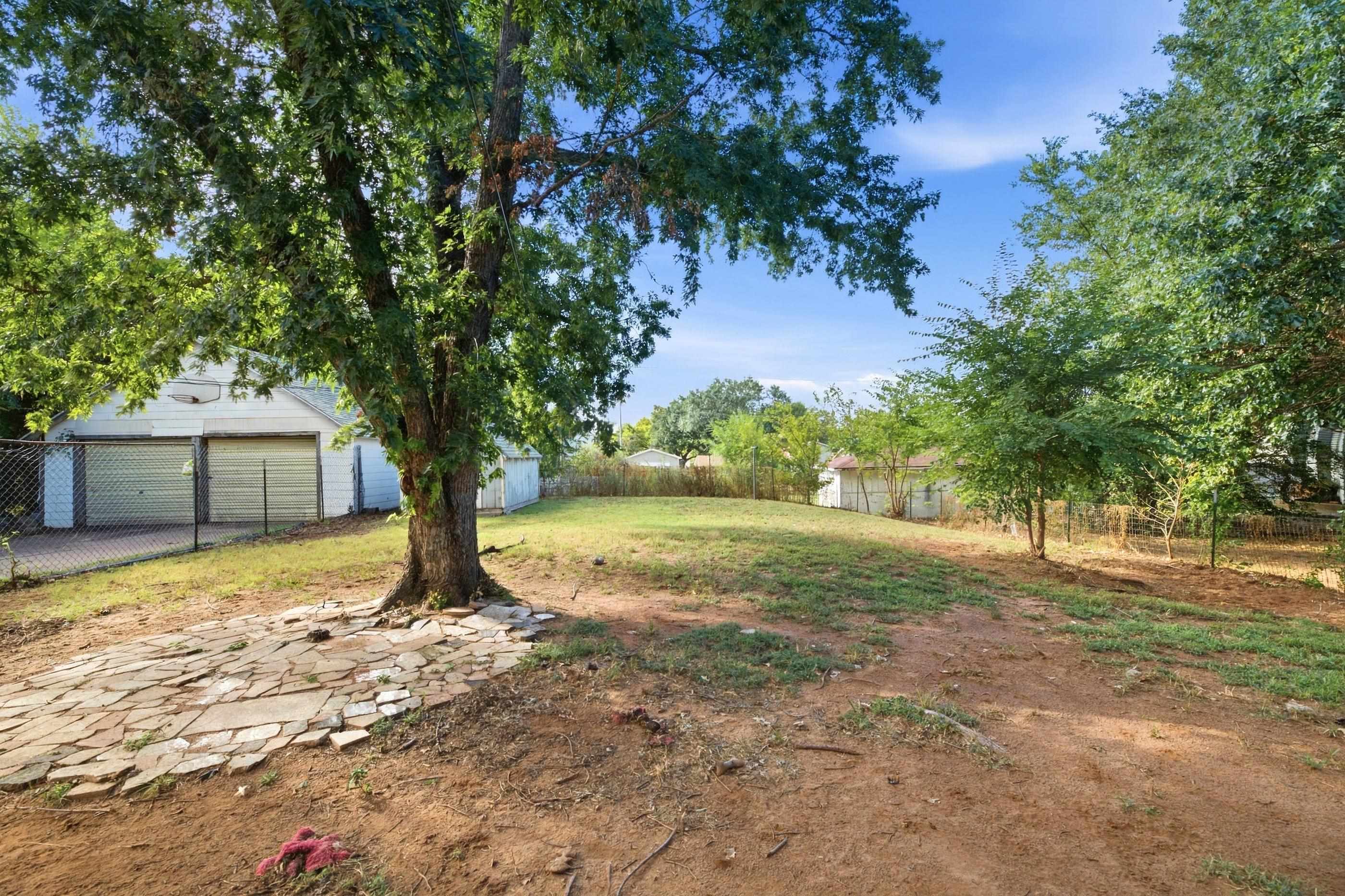 319 E Copeland Property Photo 5