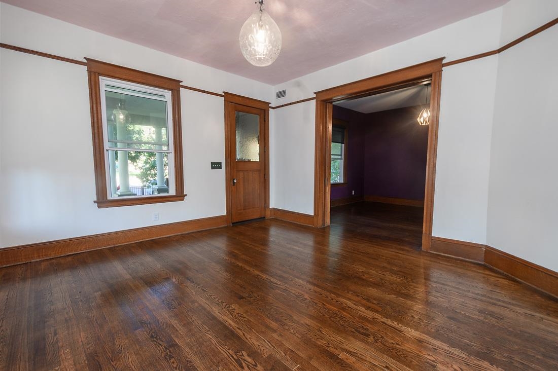 302 N Commercial Property Photo 3