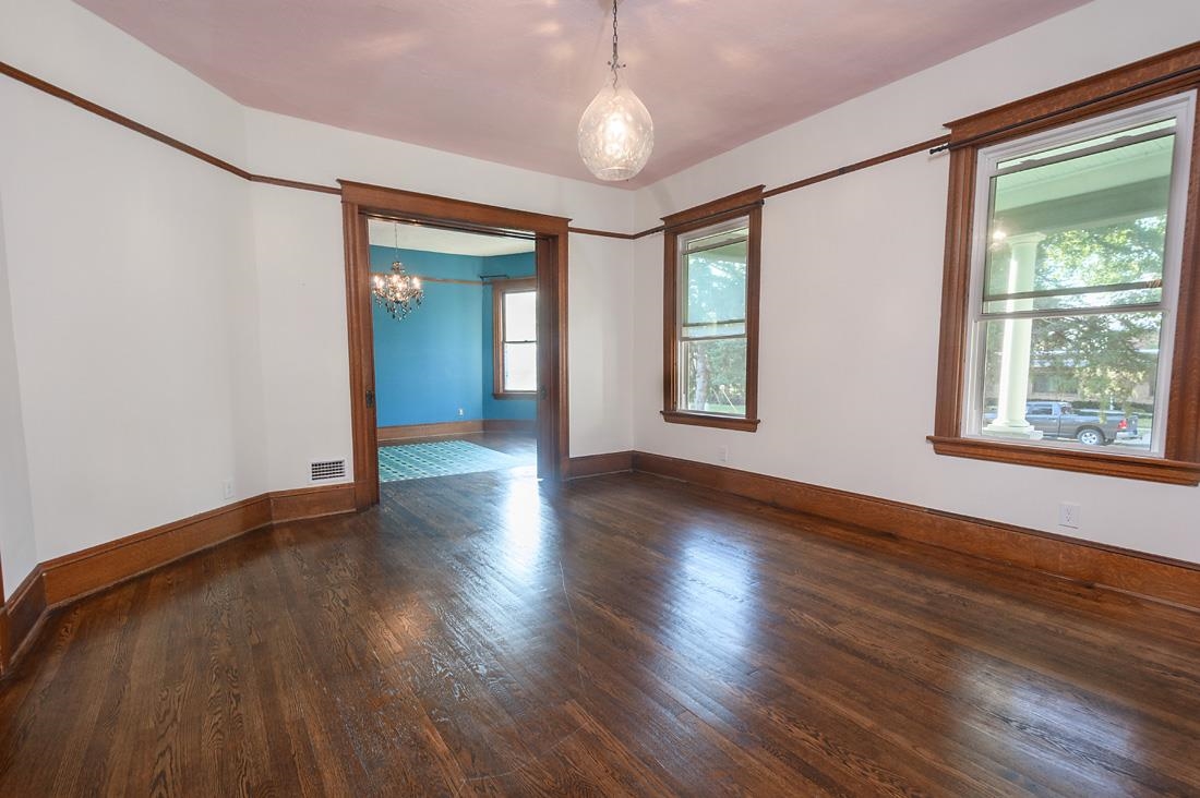 302 N Commercial Property Photo 7