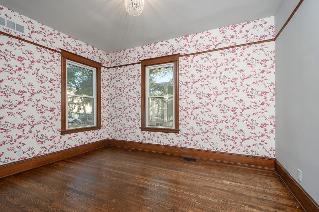 302 N Commercial Property Photo 12
