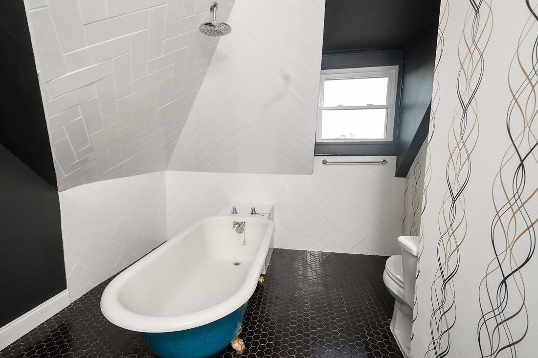 302 N Commercial Property Photo 18
