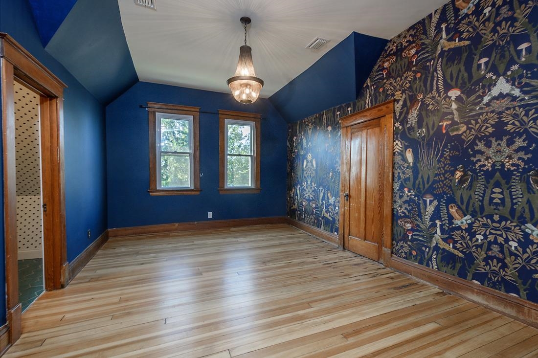 302 N Commercial Property Photo 20