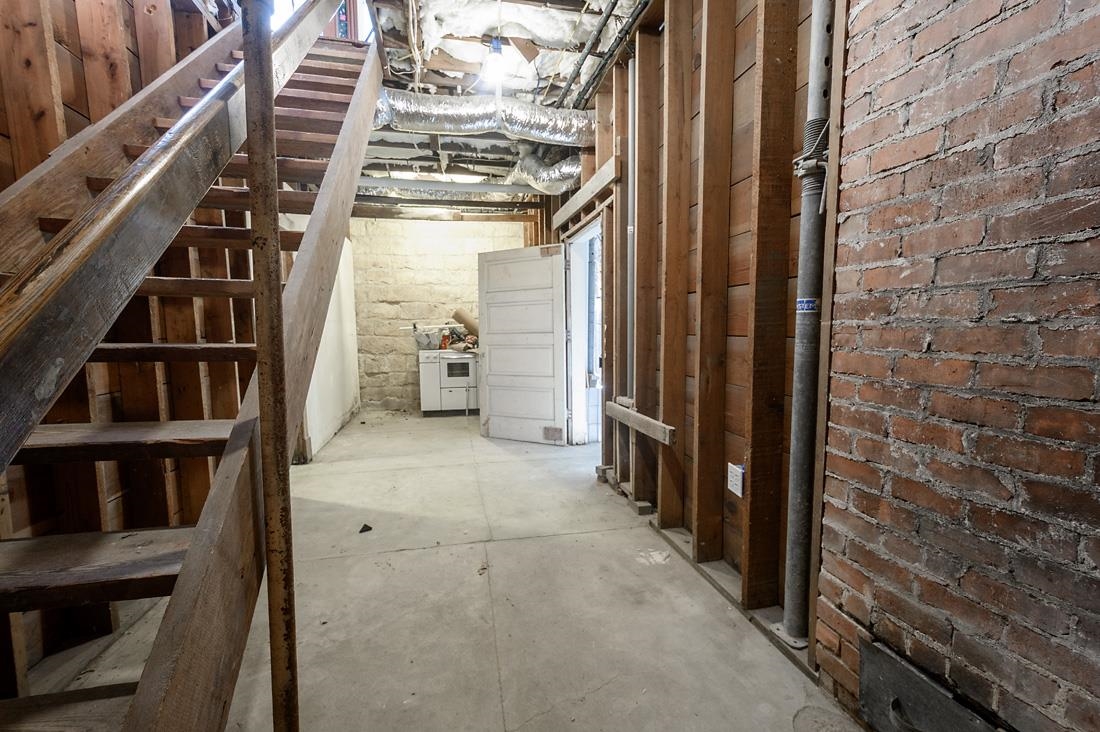 302 N Commercial Property Photo 25