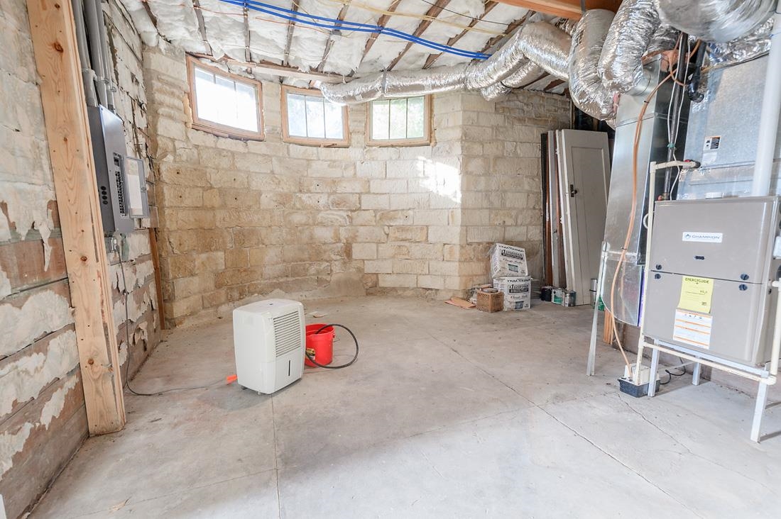 302 N Commercial Property Photo 26