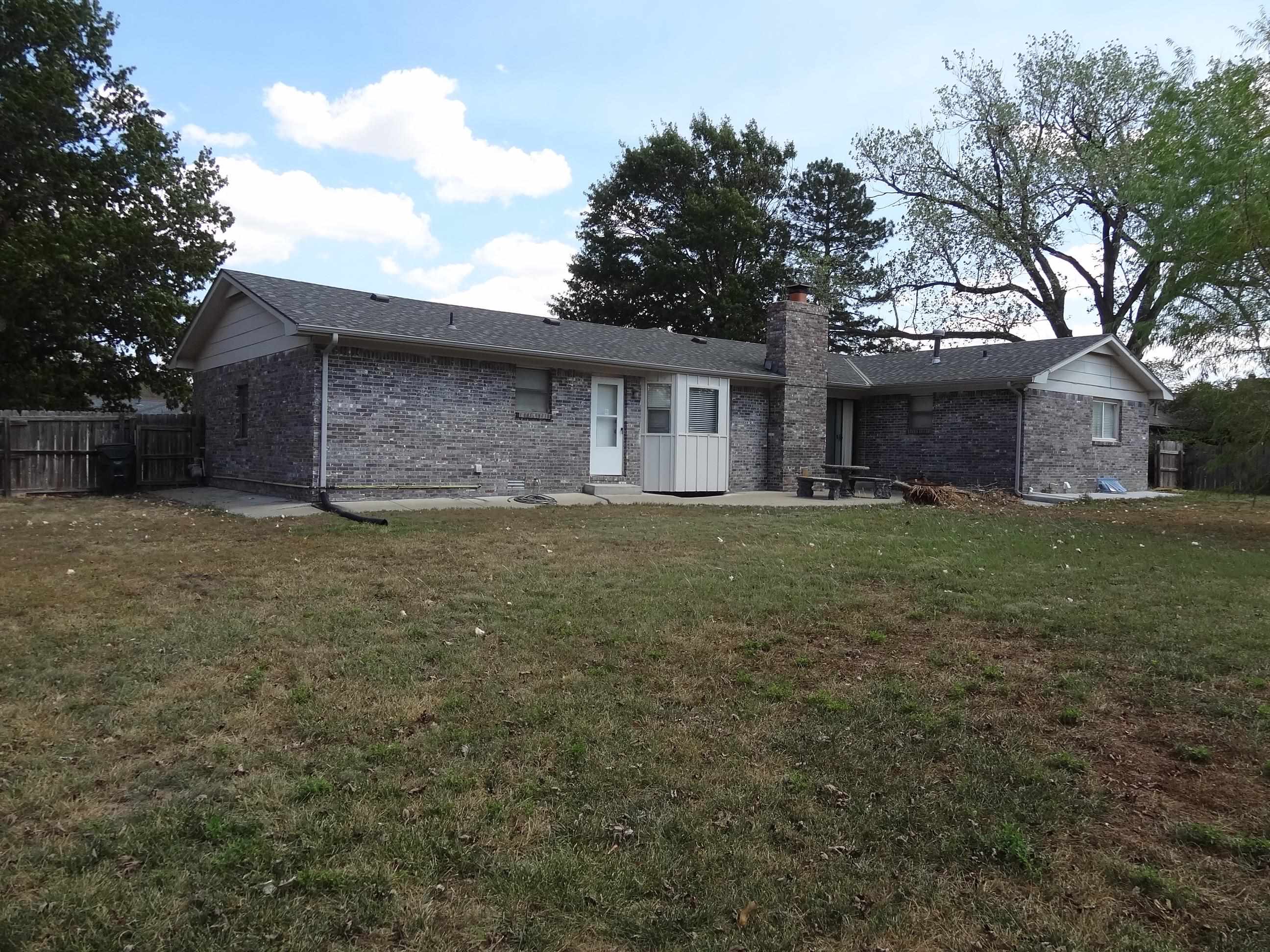 1105 S Laurel Property Photo 4