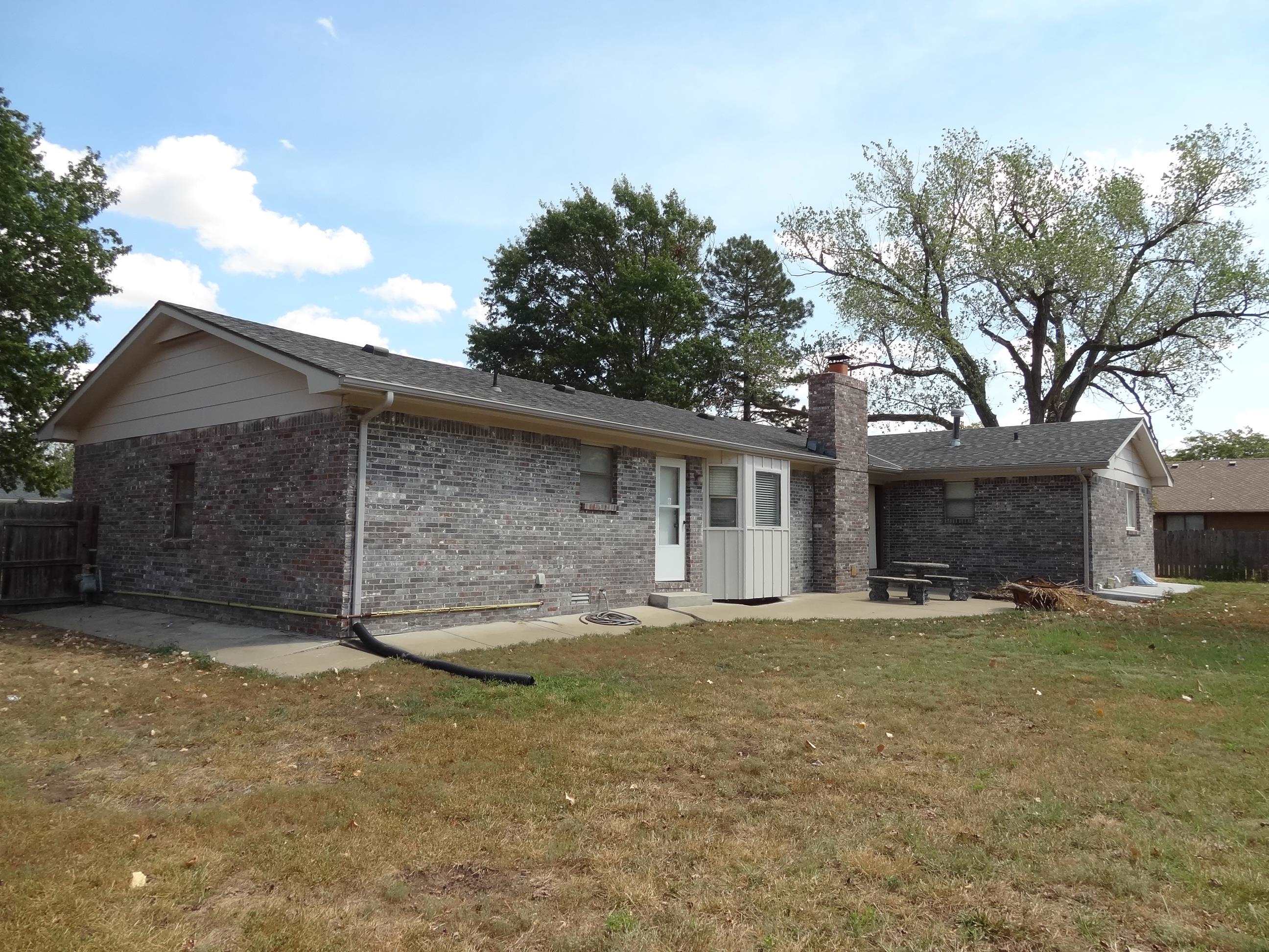 1105 S Laurel Property Photo 5
