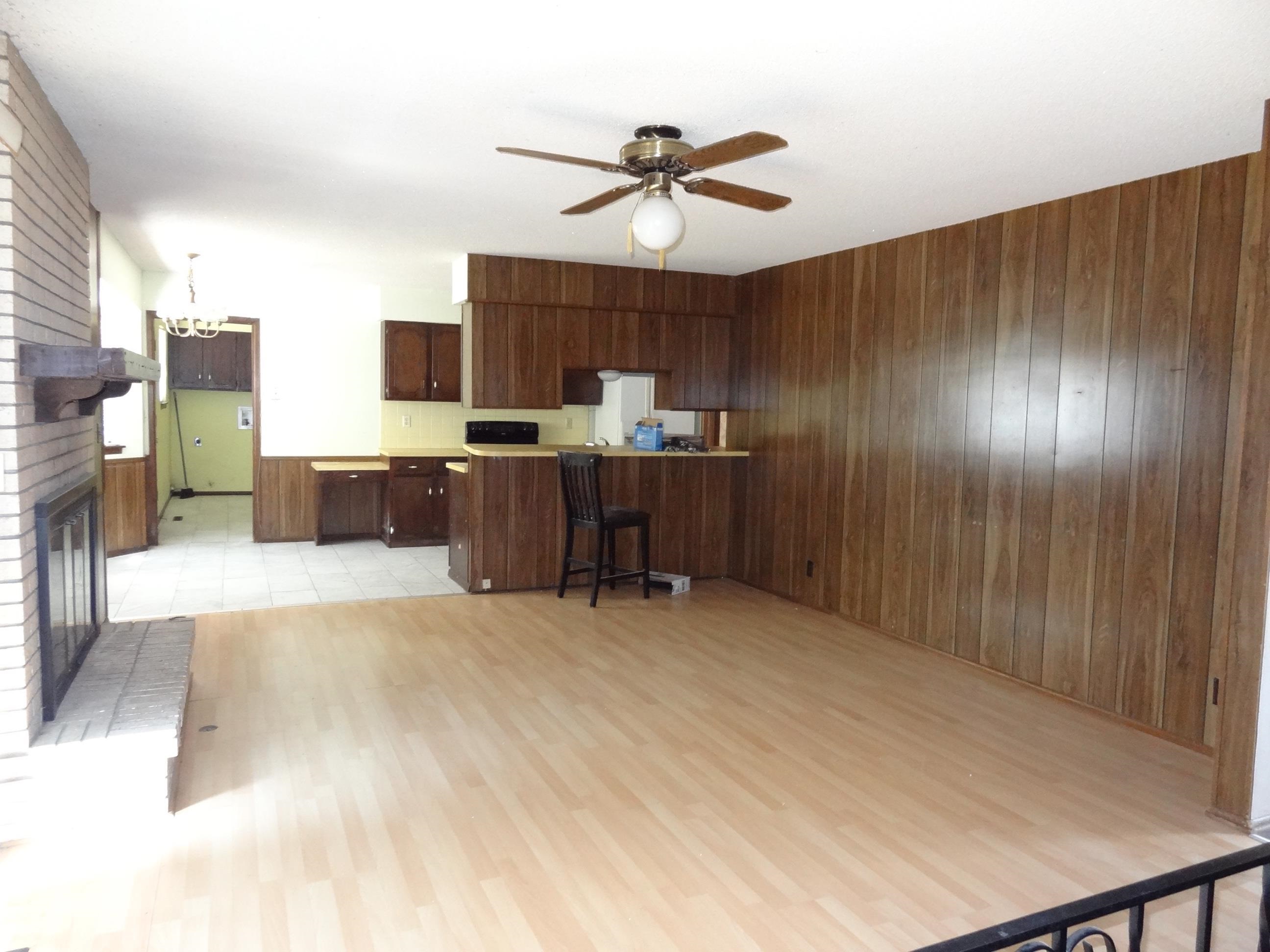 1105 S Laurel Property Photo 8