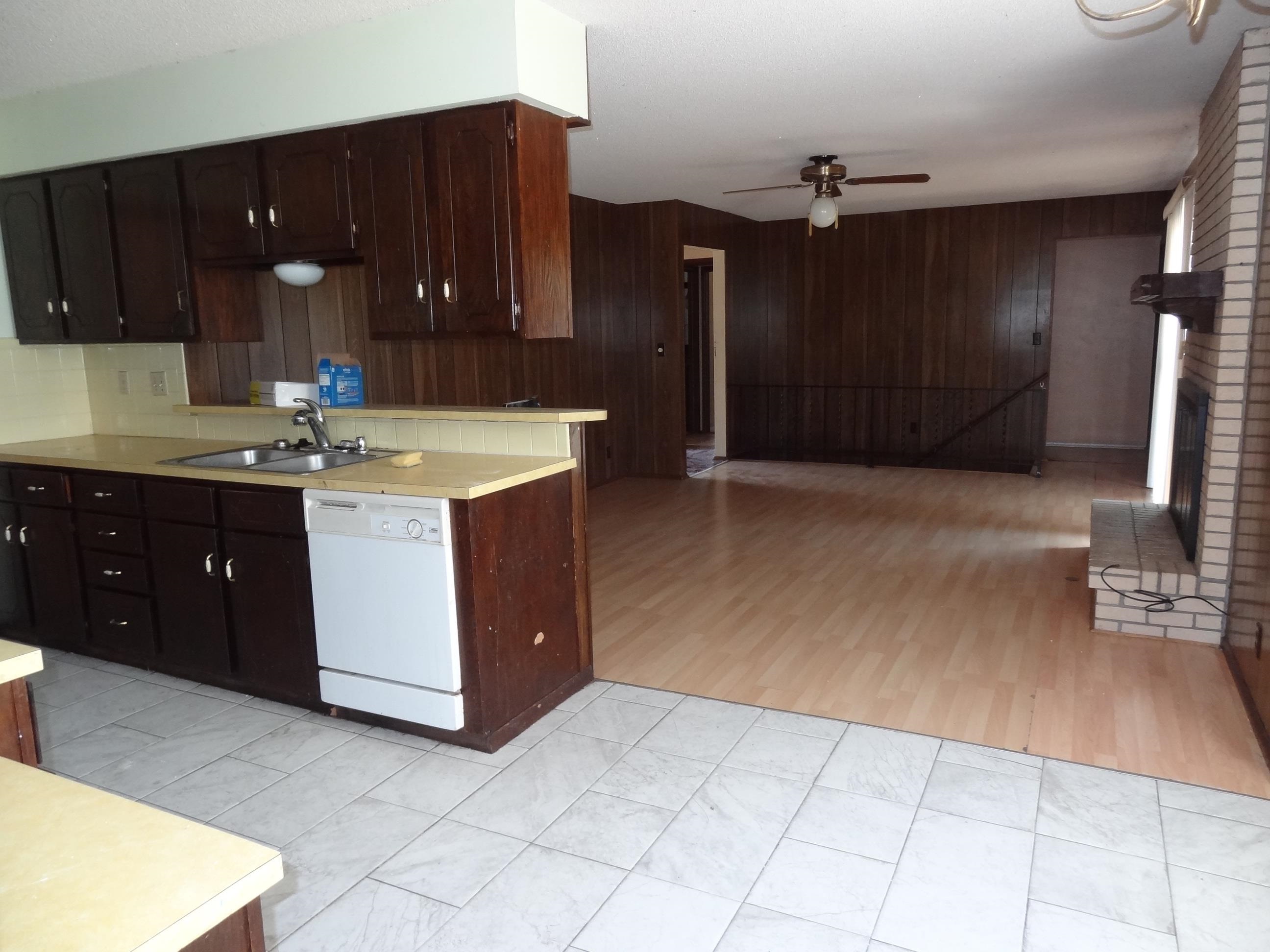 1105 S Laurel Property Photo 9