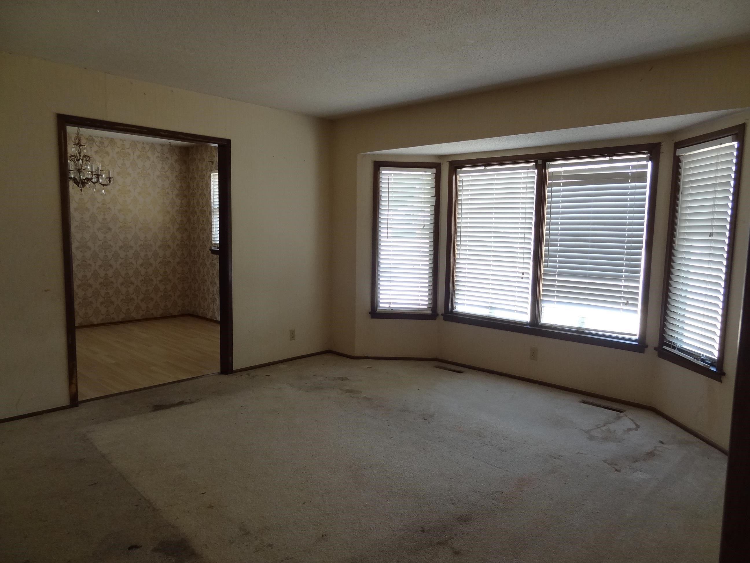 1105 S Laurel Property Photo 12
