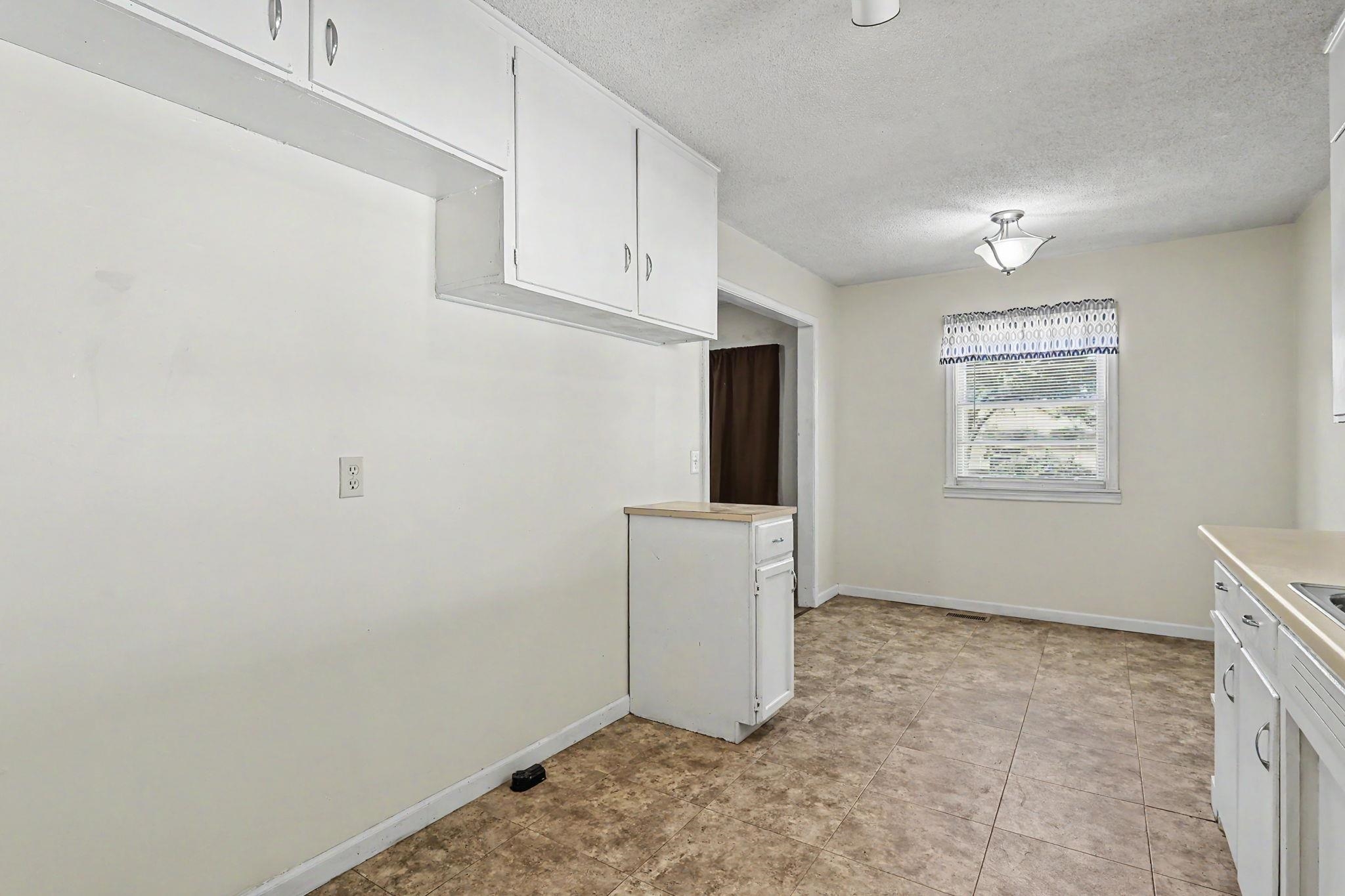 6534 S Mabel St. Property Photo 9