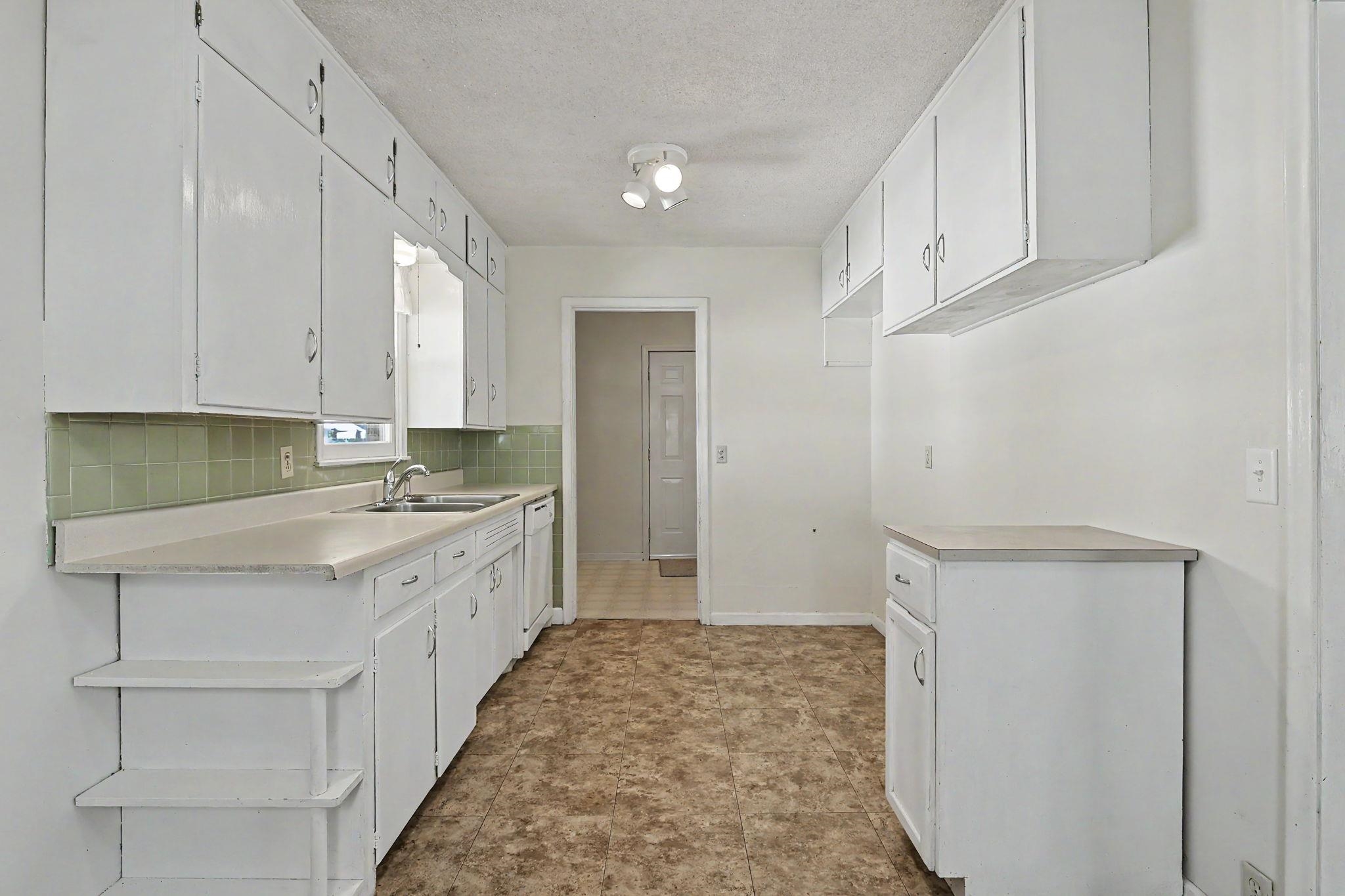 6534 S Mabel St. Property Photo 11