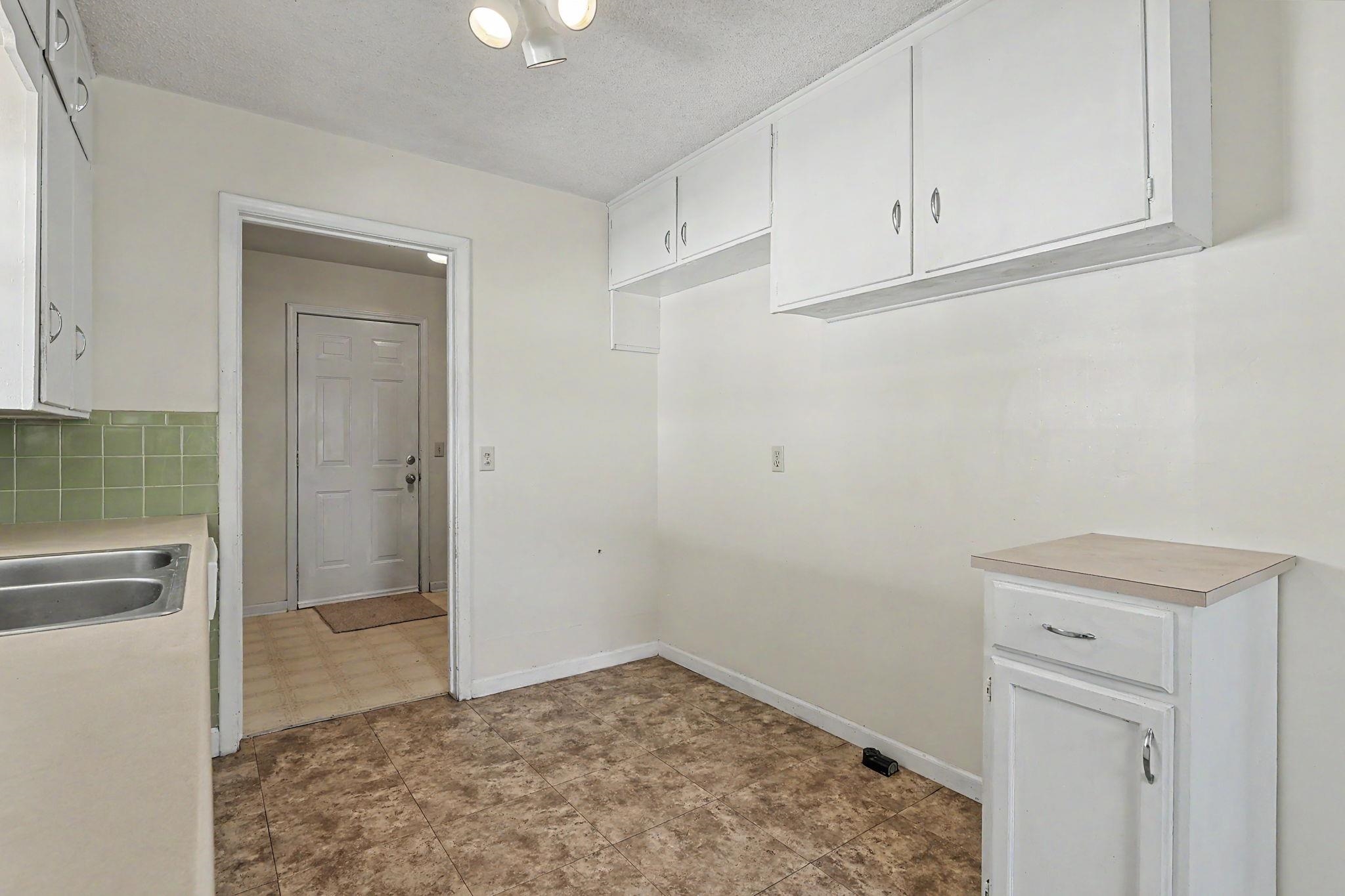 6534 S Mabel St. Property Photo 12