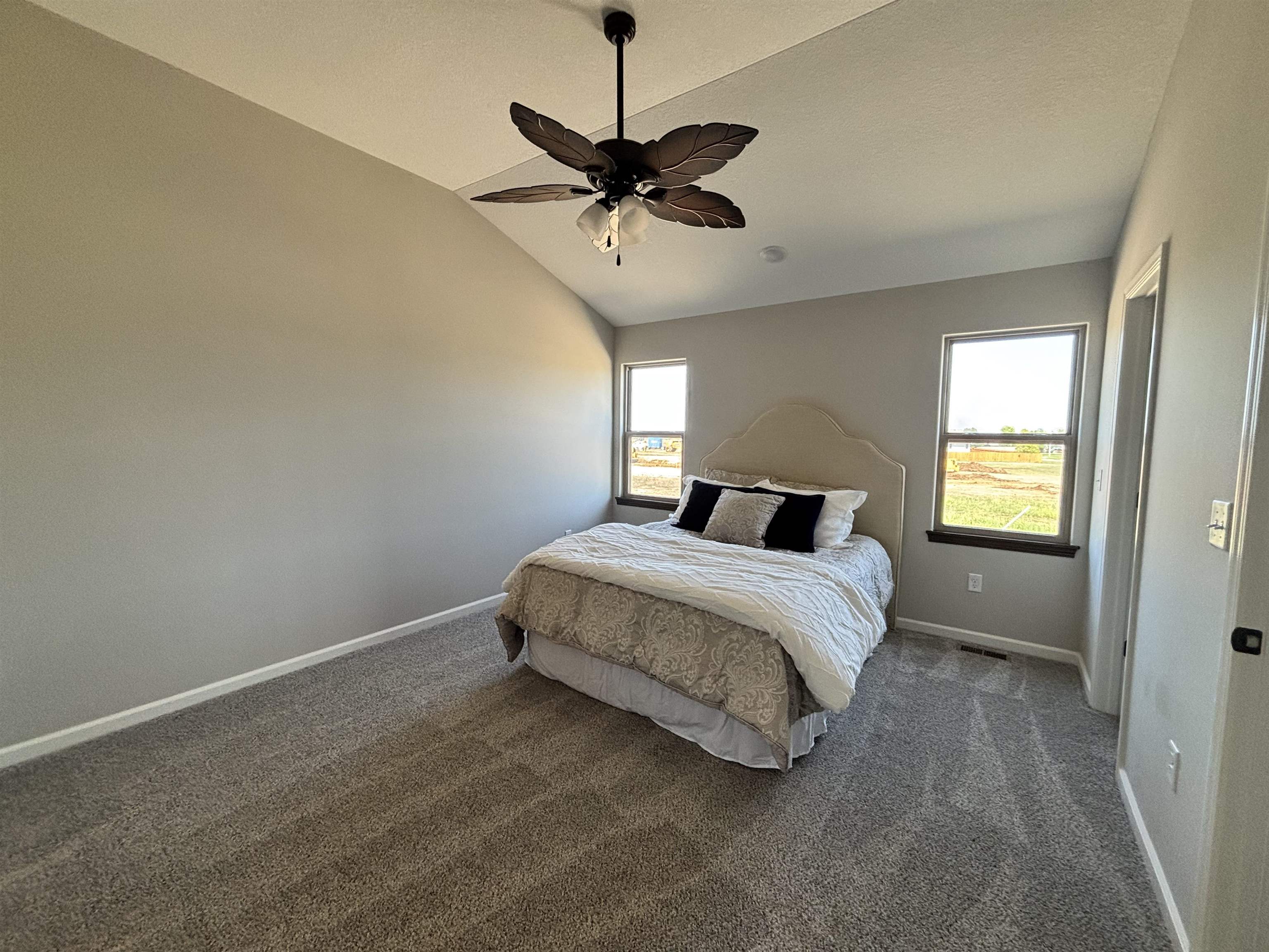 2618 E Spring Meadows Ct Property Photo 5