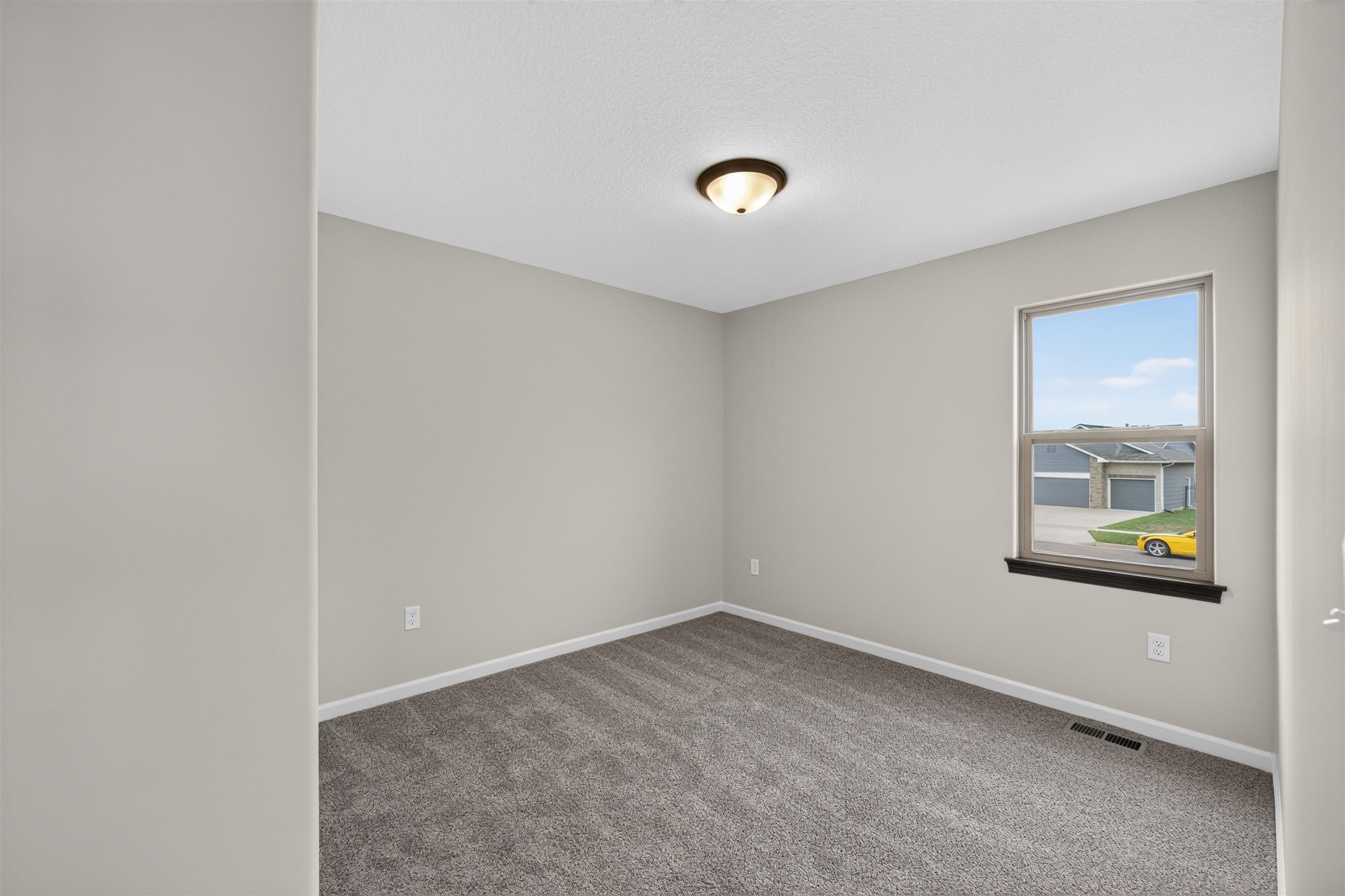 2618 E Spring Meadows Ct Property Photo 5