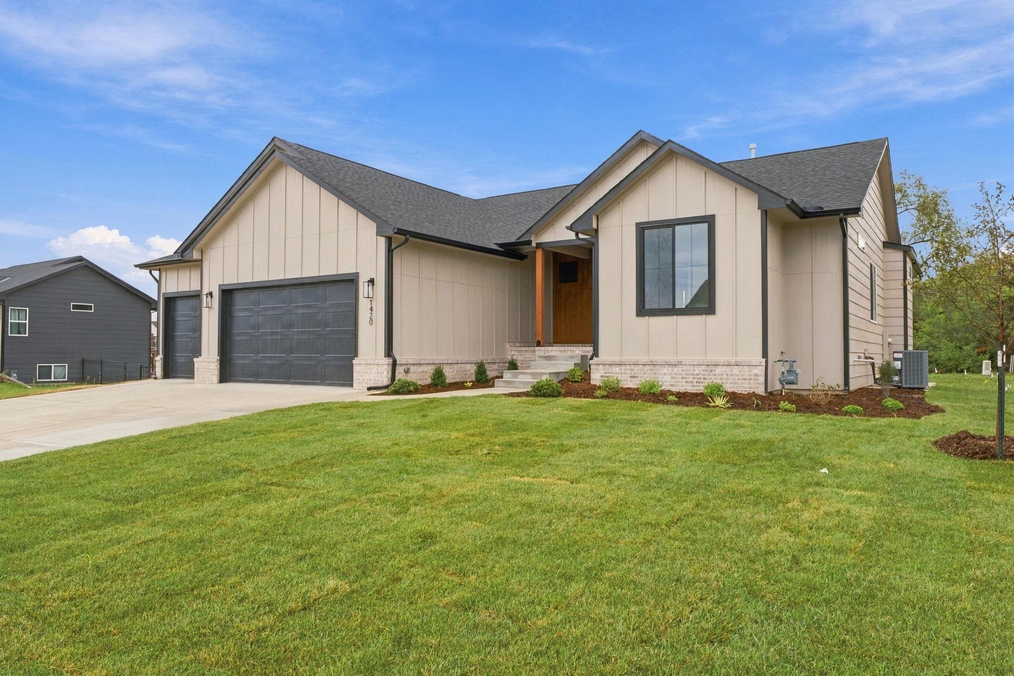 1420 W Cozy Hollow Property Photo 2