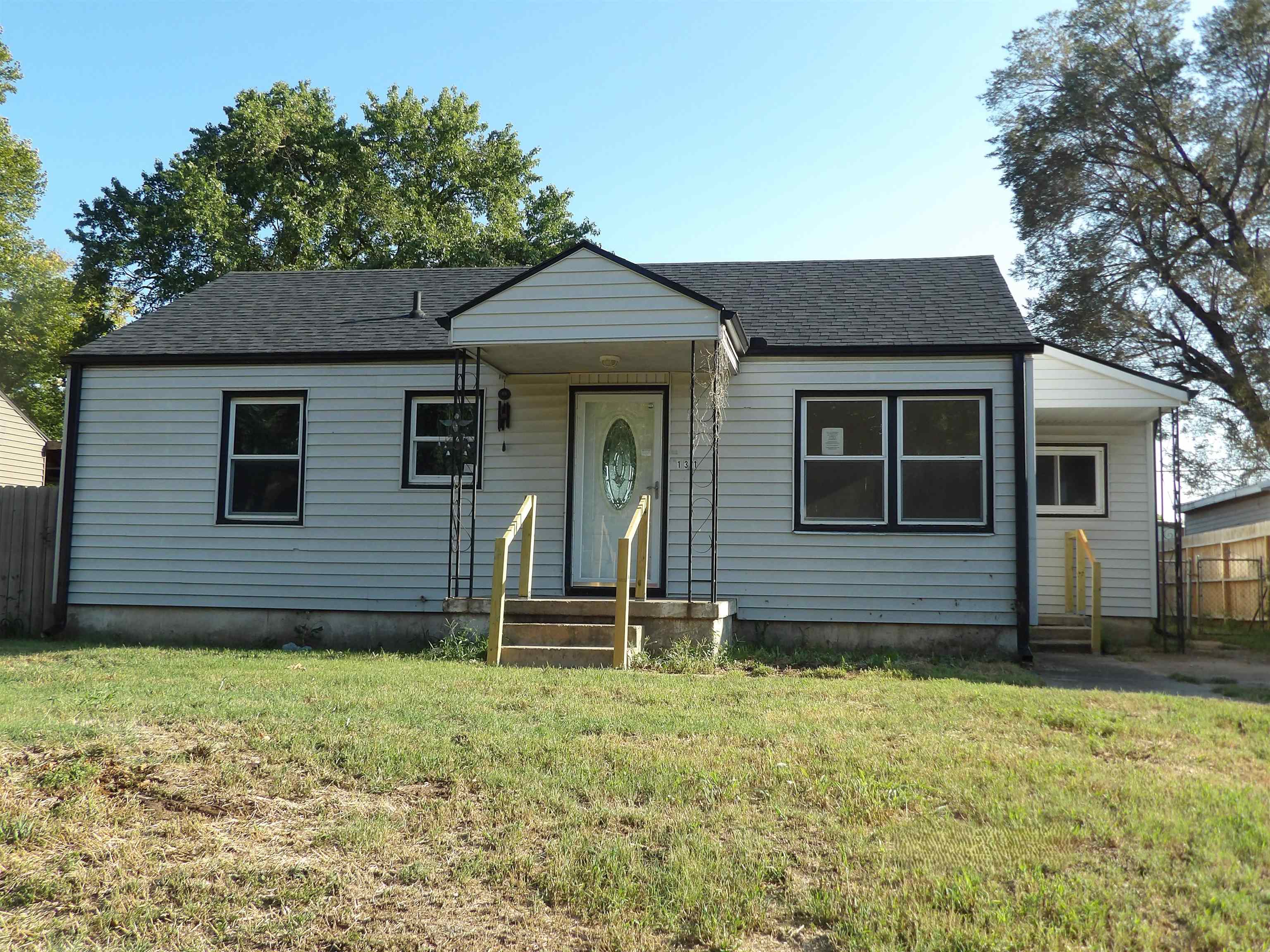 131 Stanley Dr Property Photo 1