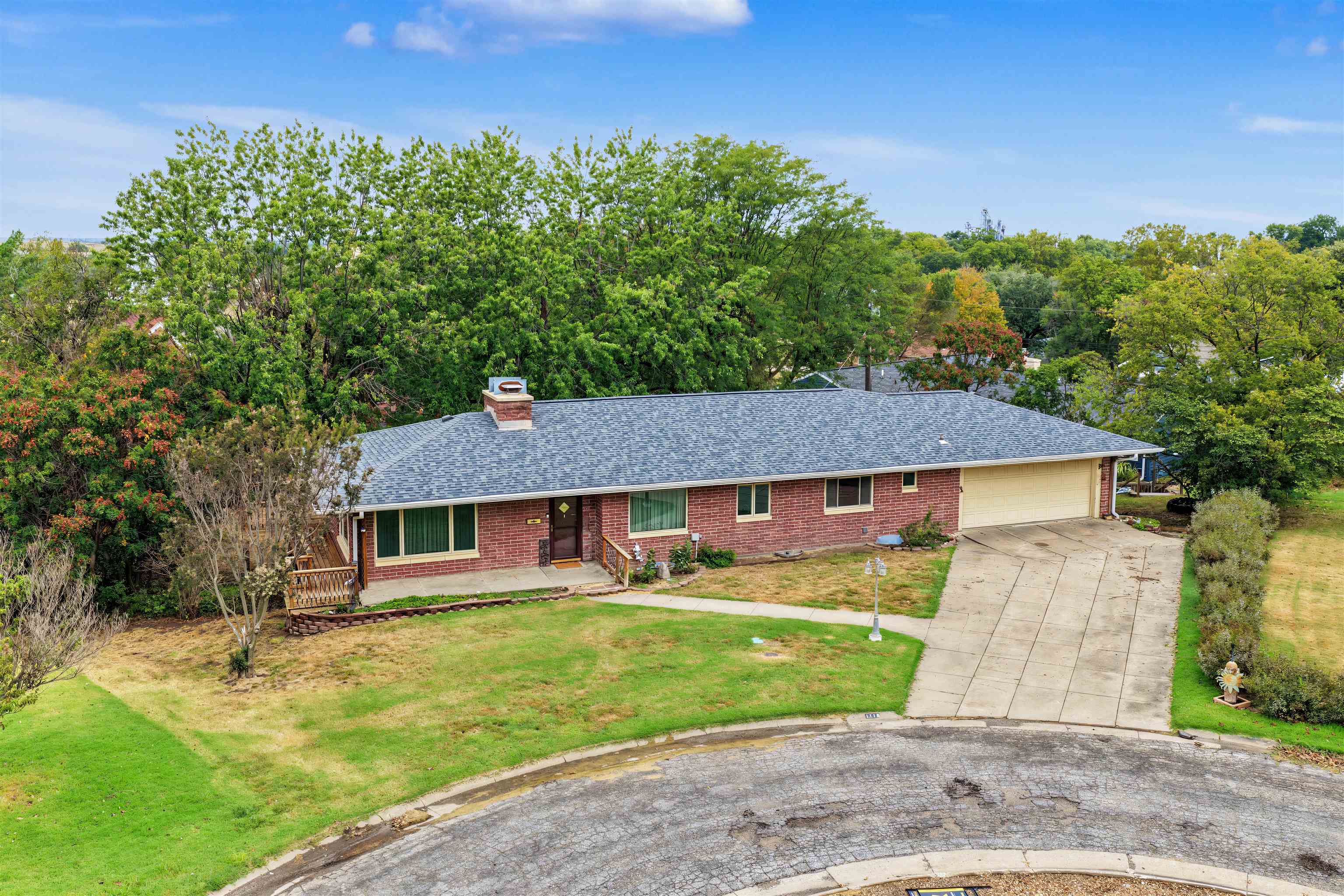 1116 Hillside Dr. Property Photo 2