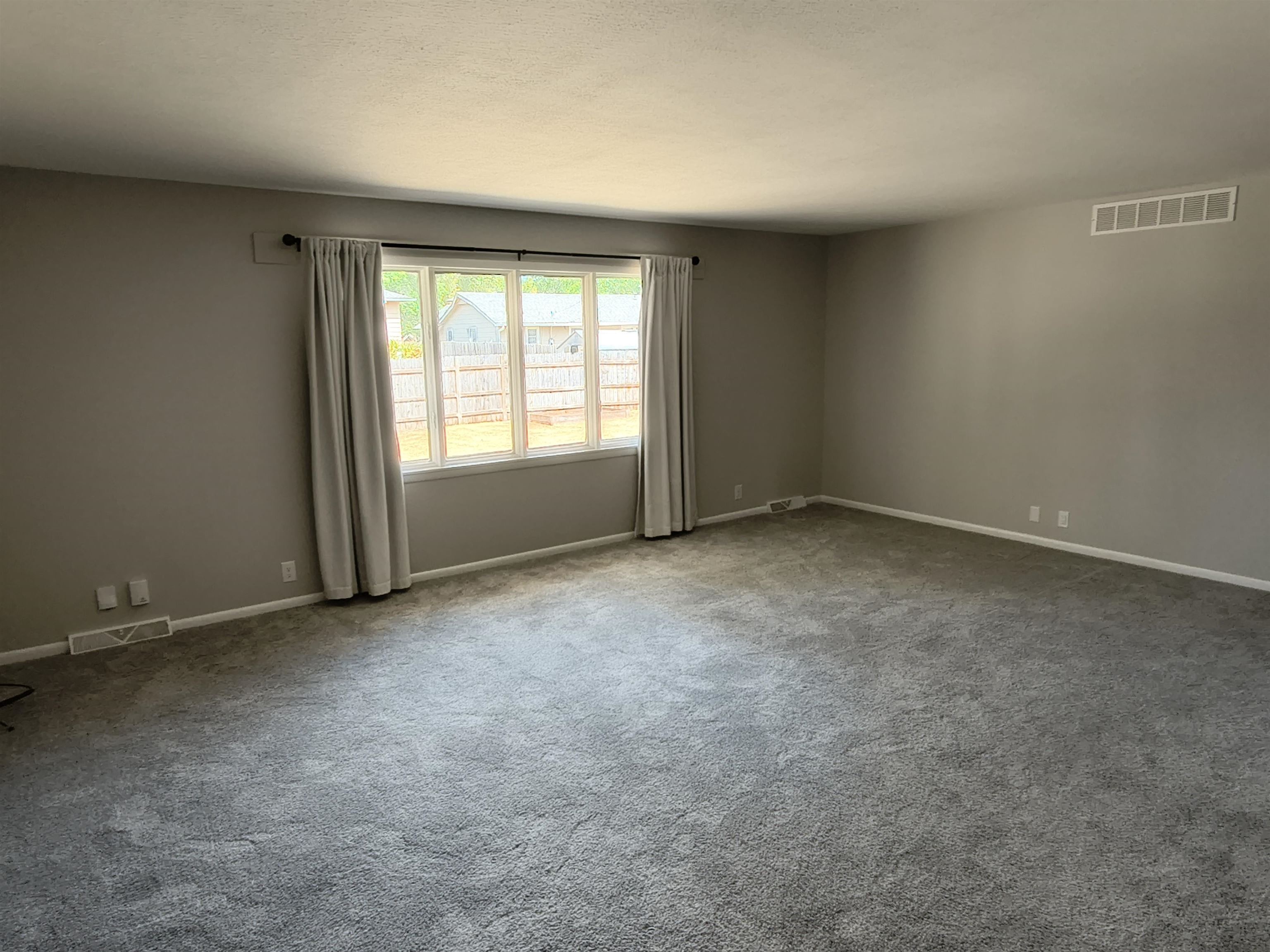 4206 W 17th Street N Property Photo 2