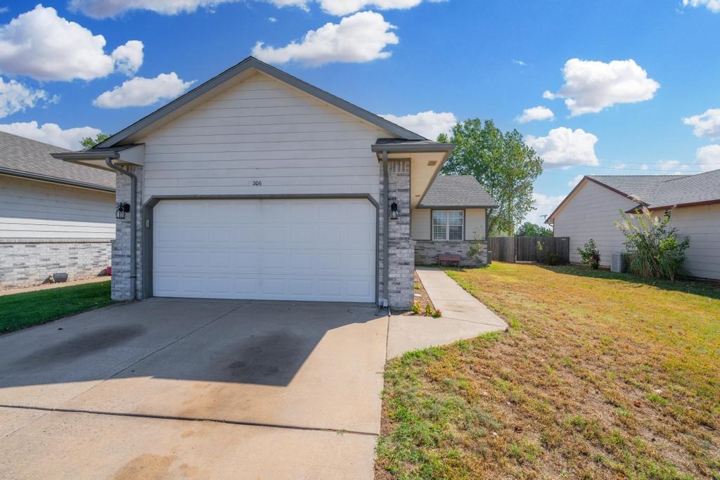 206 N Lamar Property Photo 3