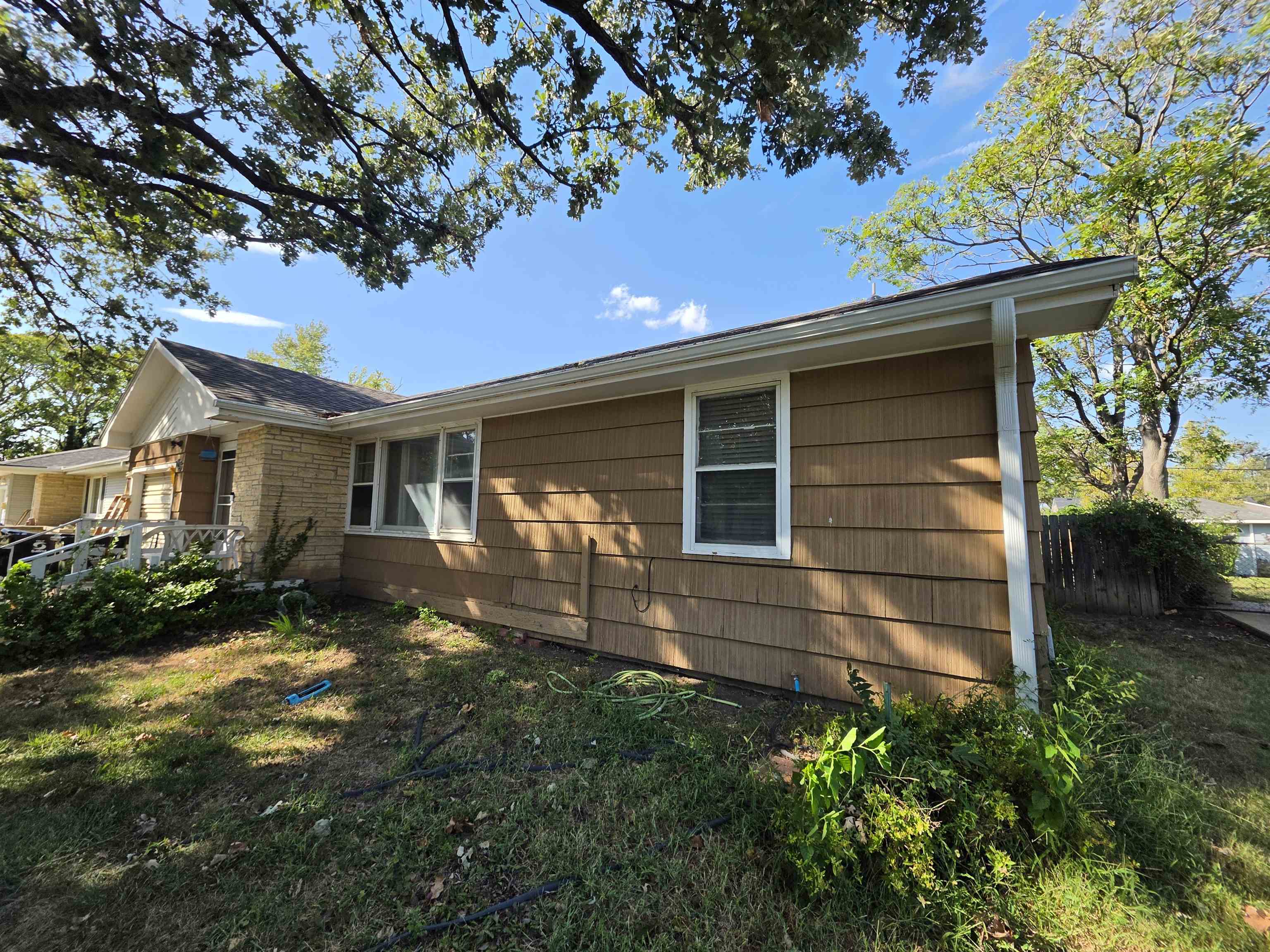 825 E Kirwin Ave Property Photo 1
