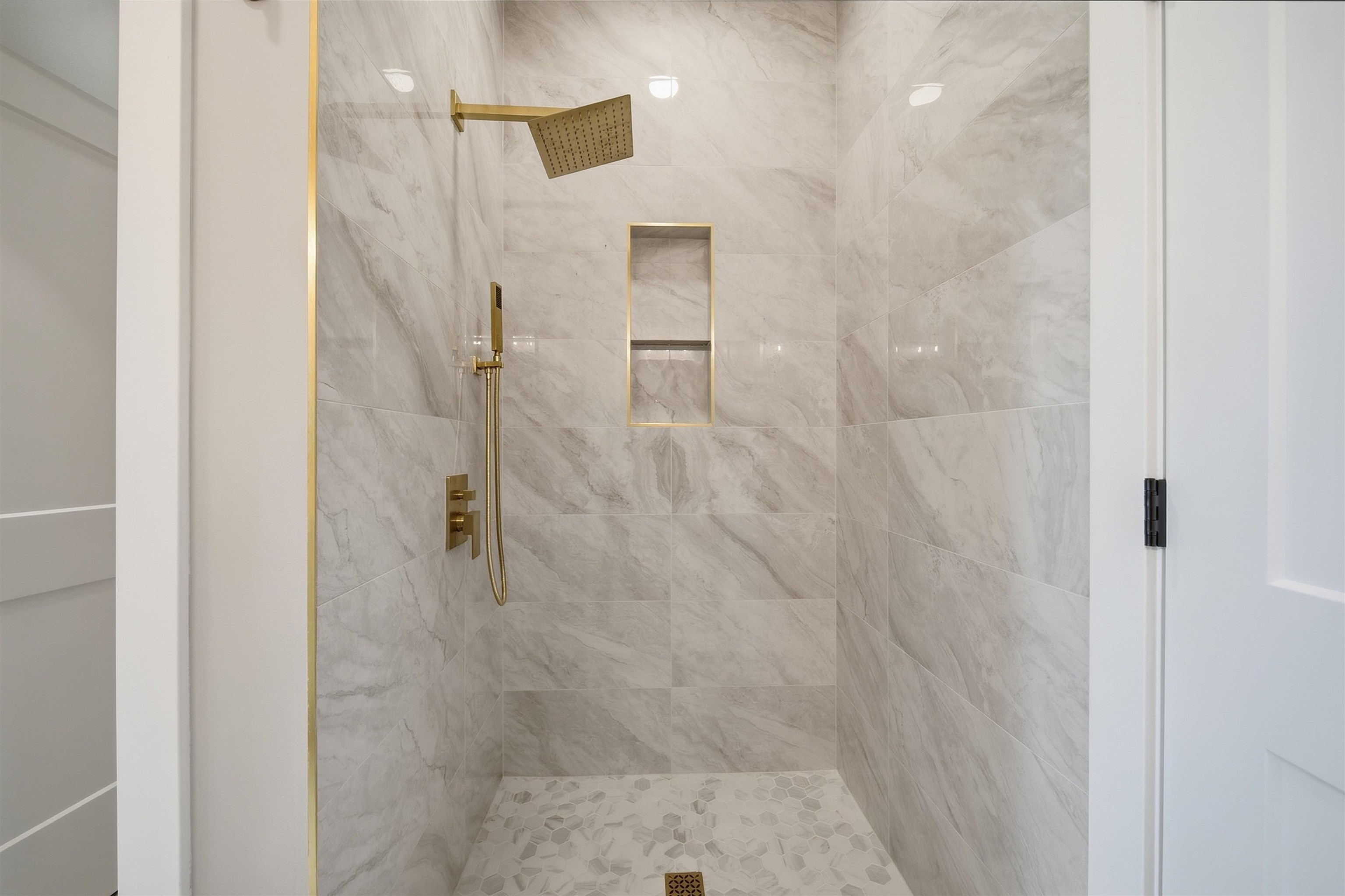 4818 W Calvert St Property Photo 18