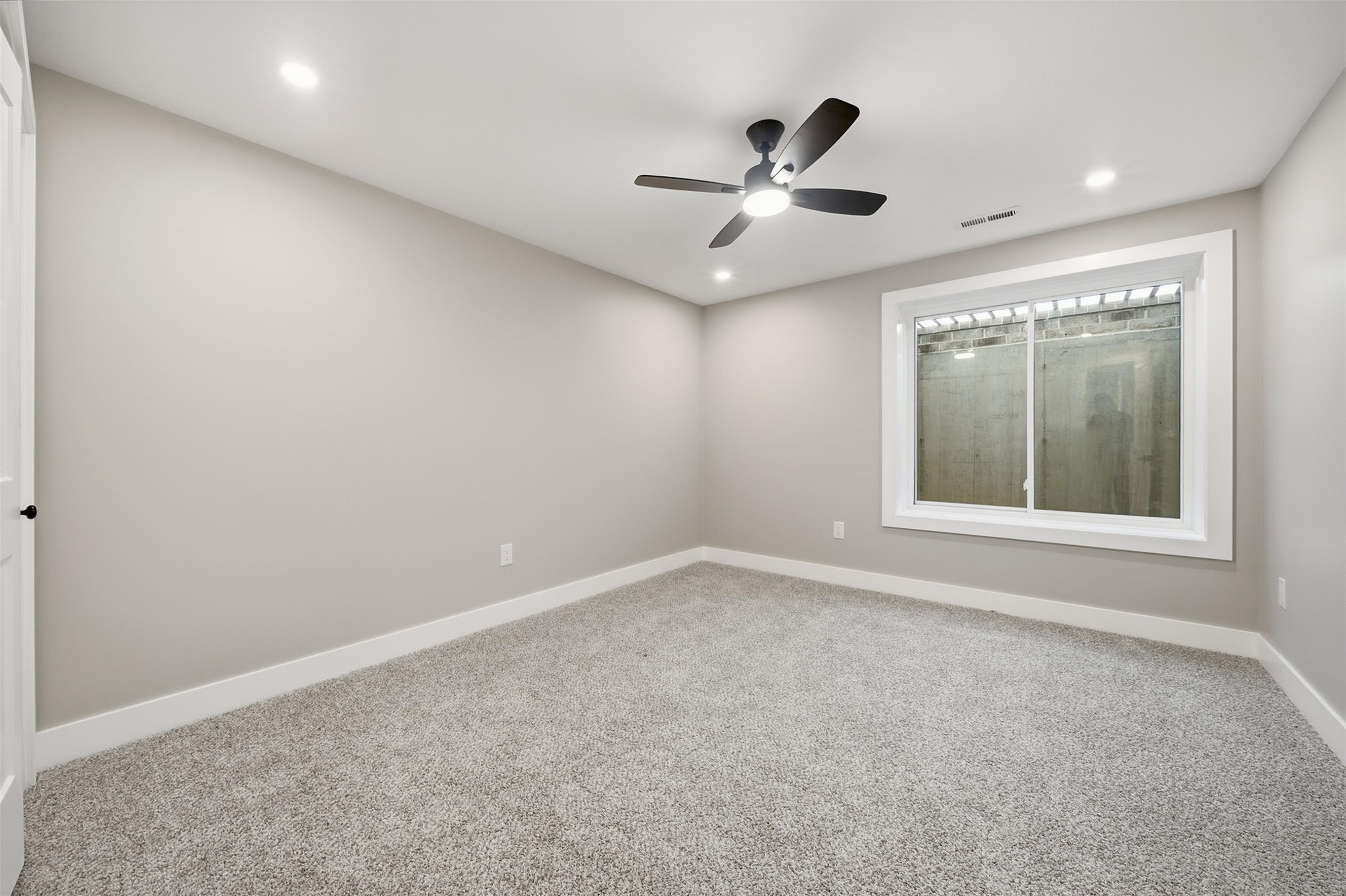 4818 W Calvert St Property Photo 27