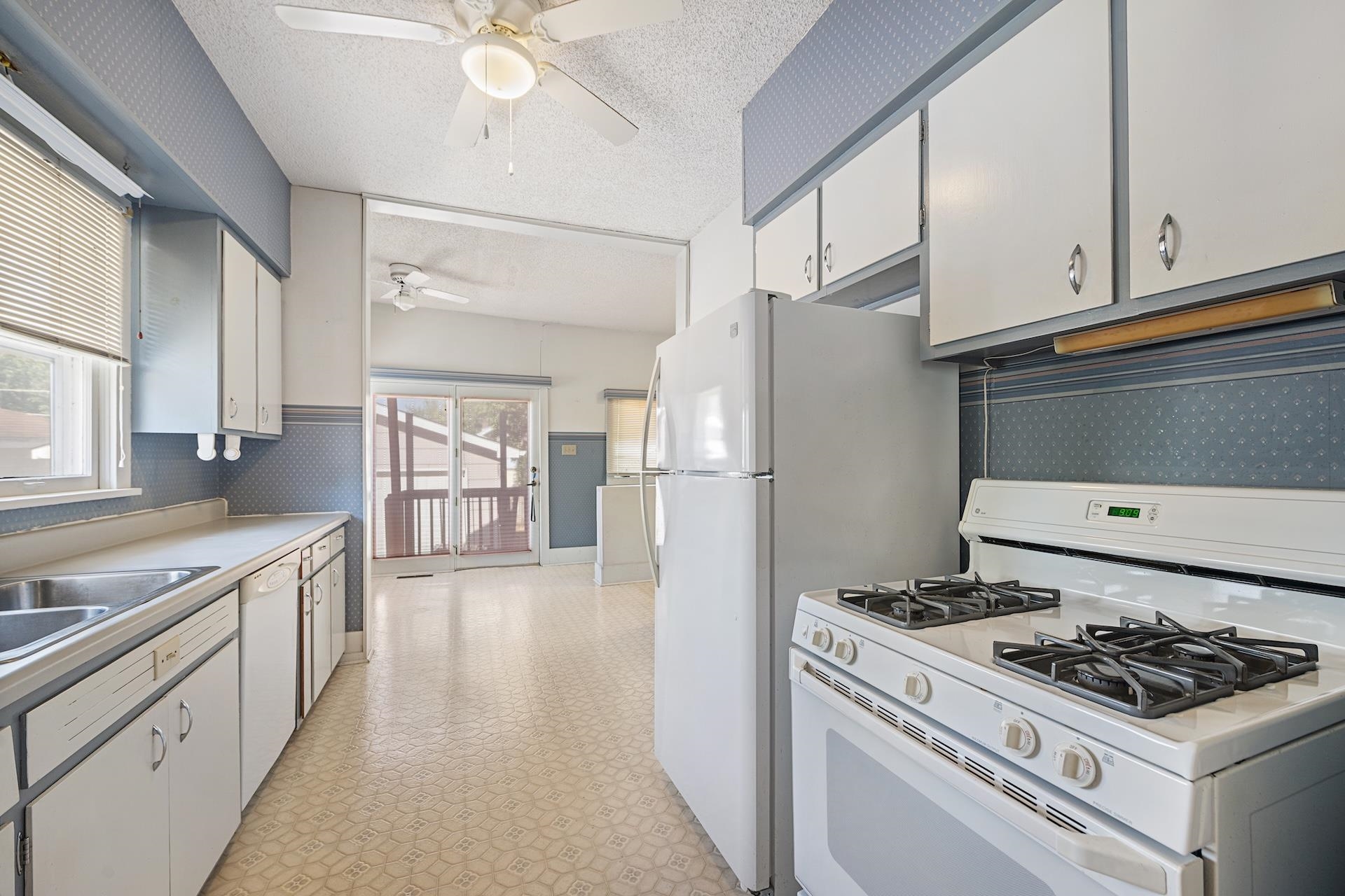 345 N Yale St Property Photo 5