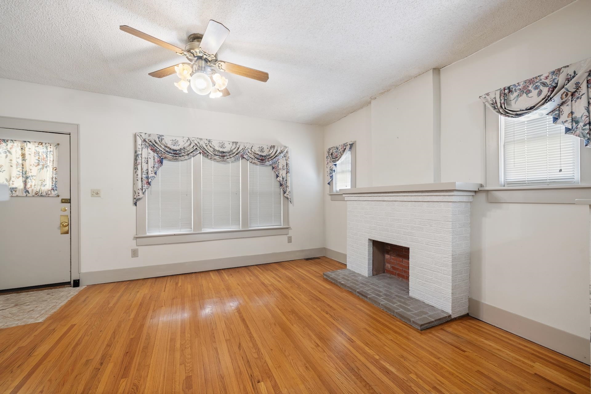345 N Yale St Property Photo 11