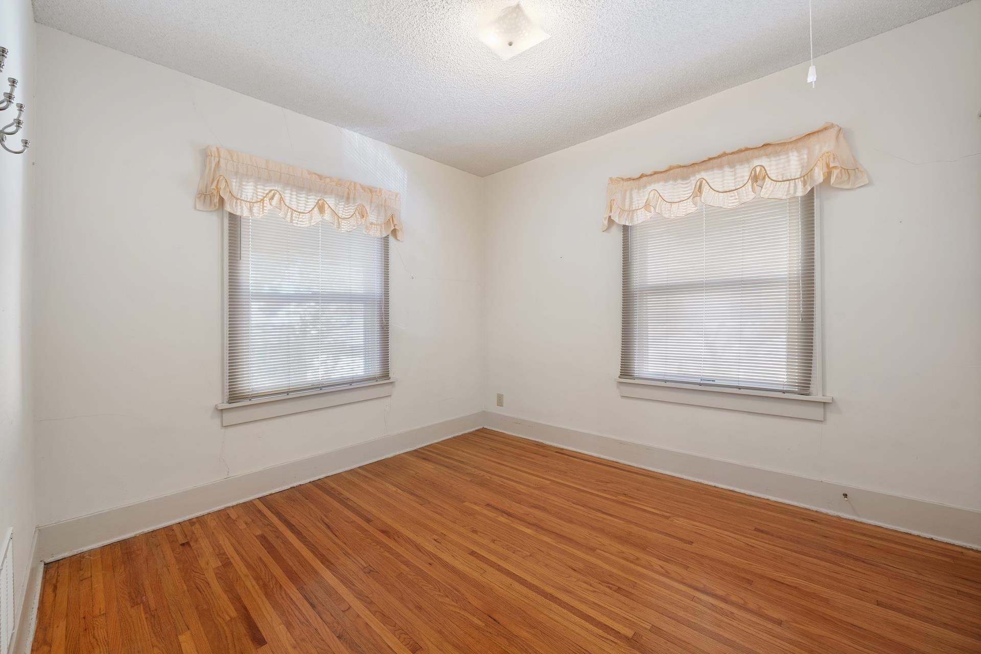 345 N Yale St Property Photo 14