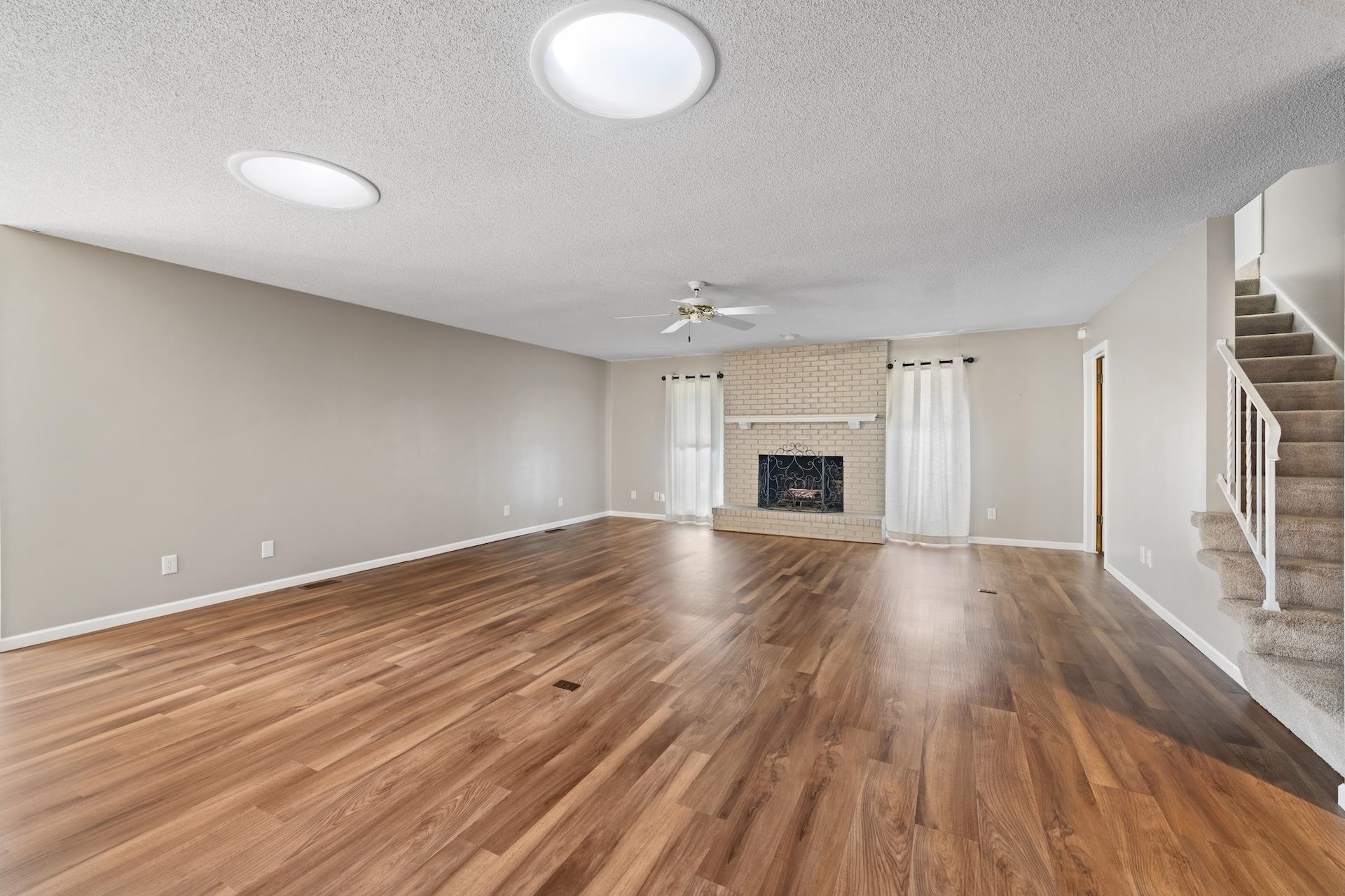 641 N Woodlawn St, Apt 36 Property Photo 5