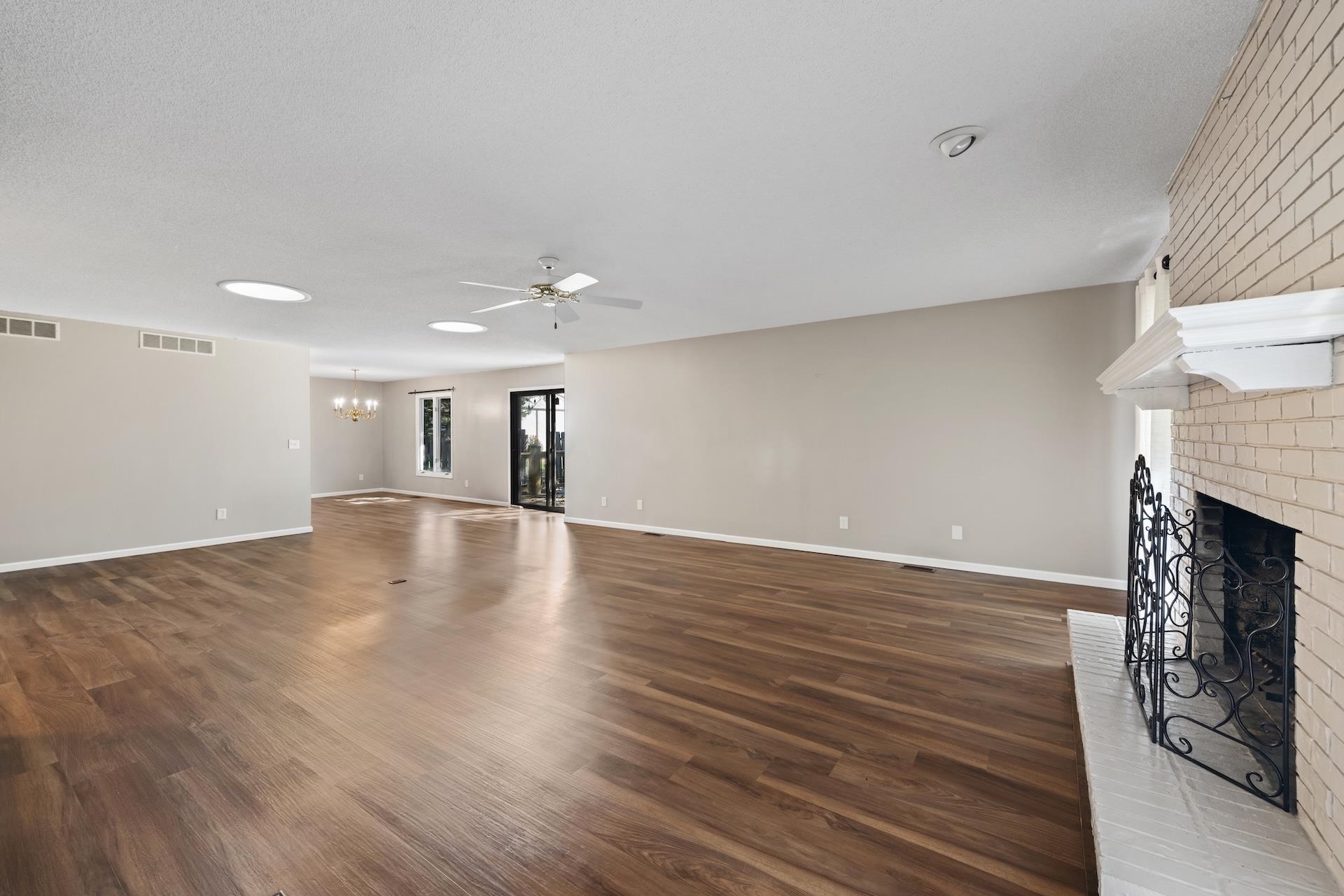 641 N Woodlawn St, Apt 36 Property Photo 6
