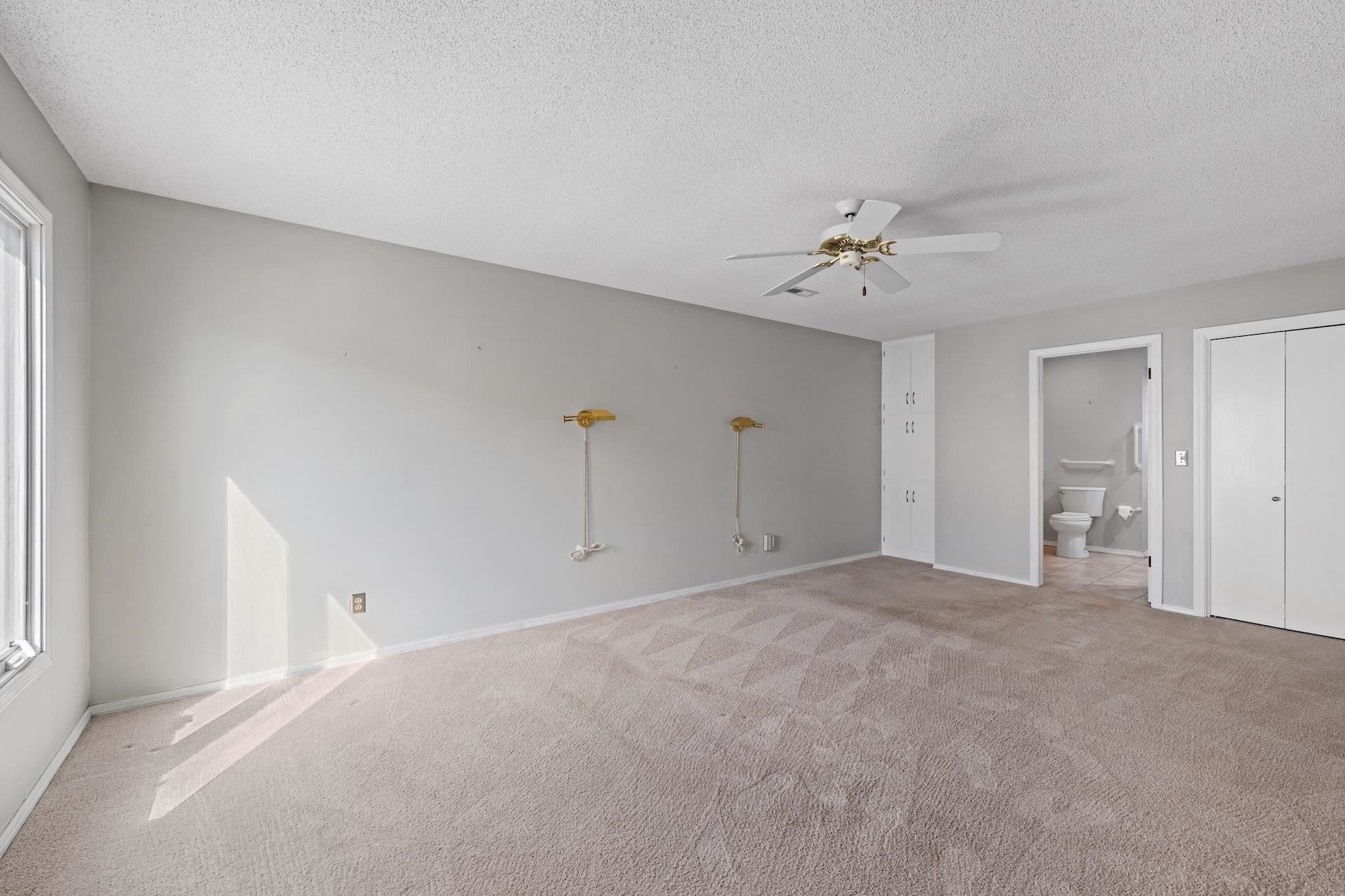 641 N Woodlawn St, Apt 36 Property Photo 11
