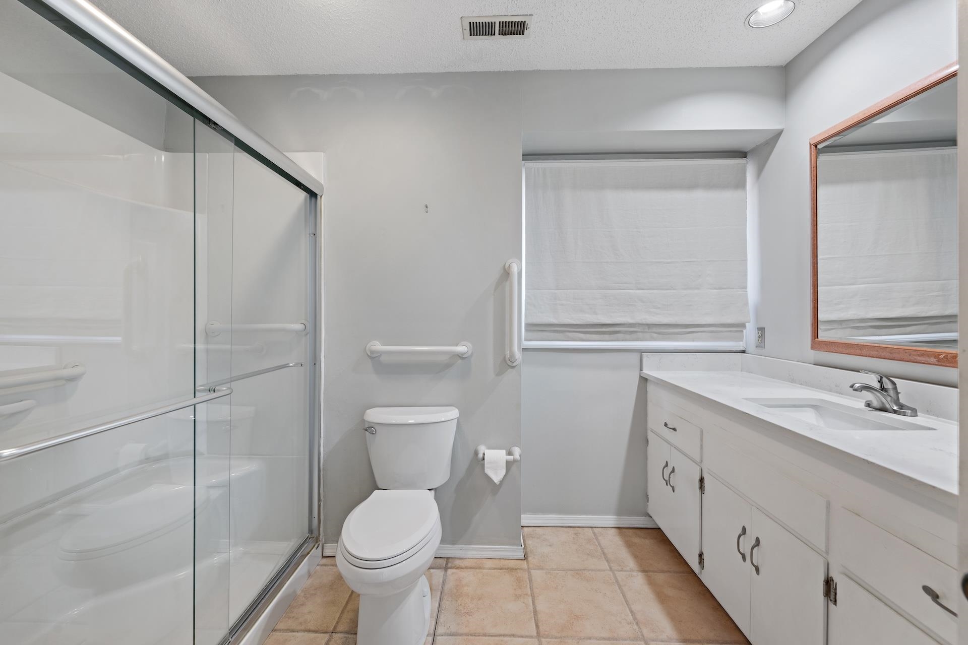 641 N Woodlawn St, Apt 36 Property Photo 12